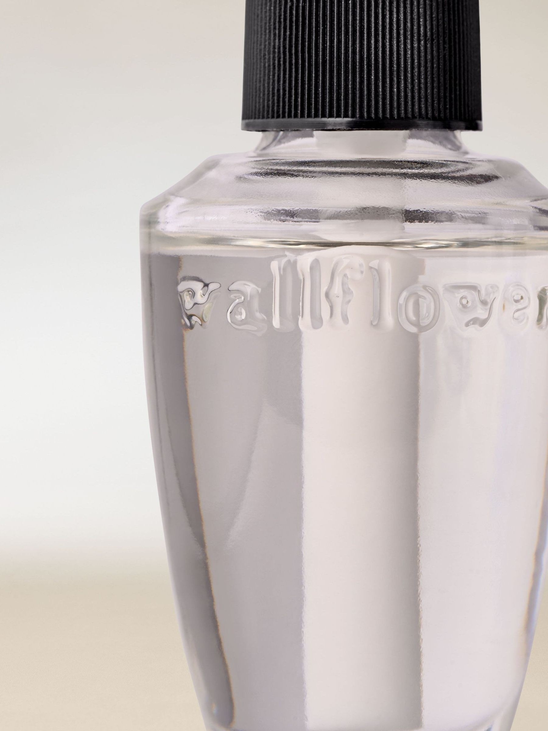 Classic Vanilla Wallflowers Fragrance Refill 24 ml - Image 2 of 3