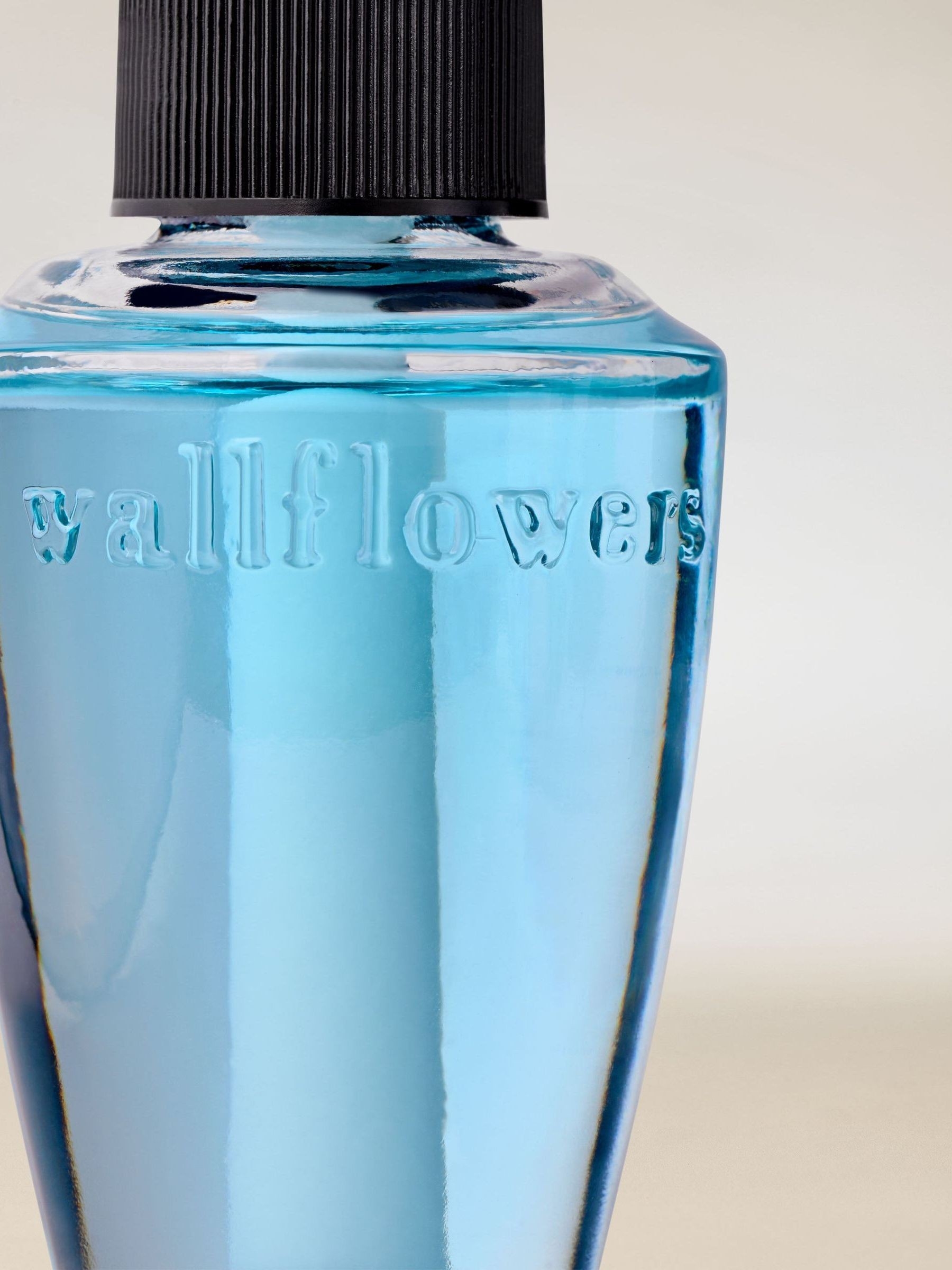 Sand Bar Wallflowers Fragrance Refill 24 ml - Image 2 of 3 Sand Bar Wallflowers Fragrance Refill 24 ml - Image 2 of 3