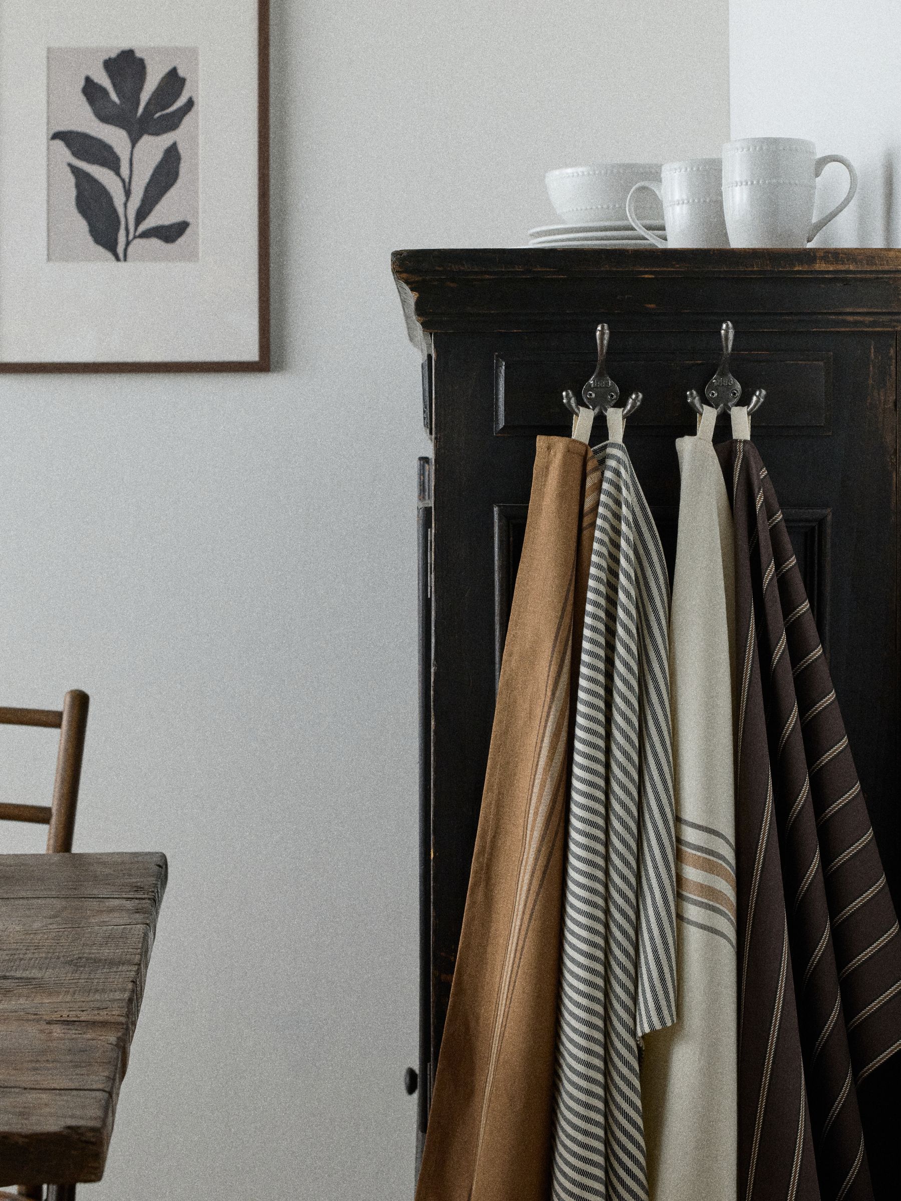 The Set 8 Pack Brown Tea Towels - Image 2 of 4
