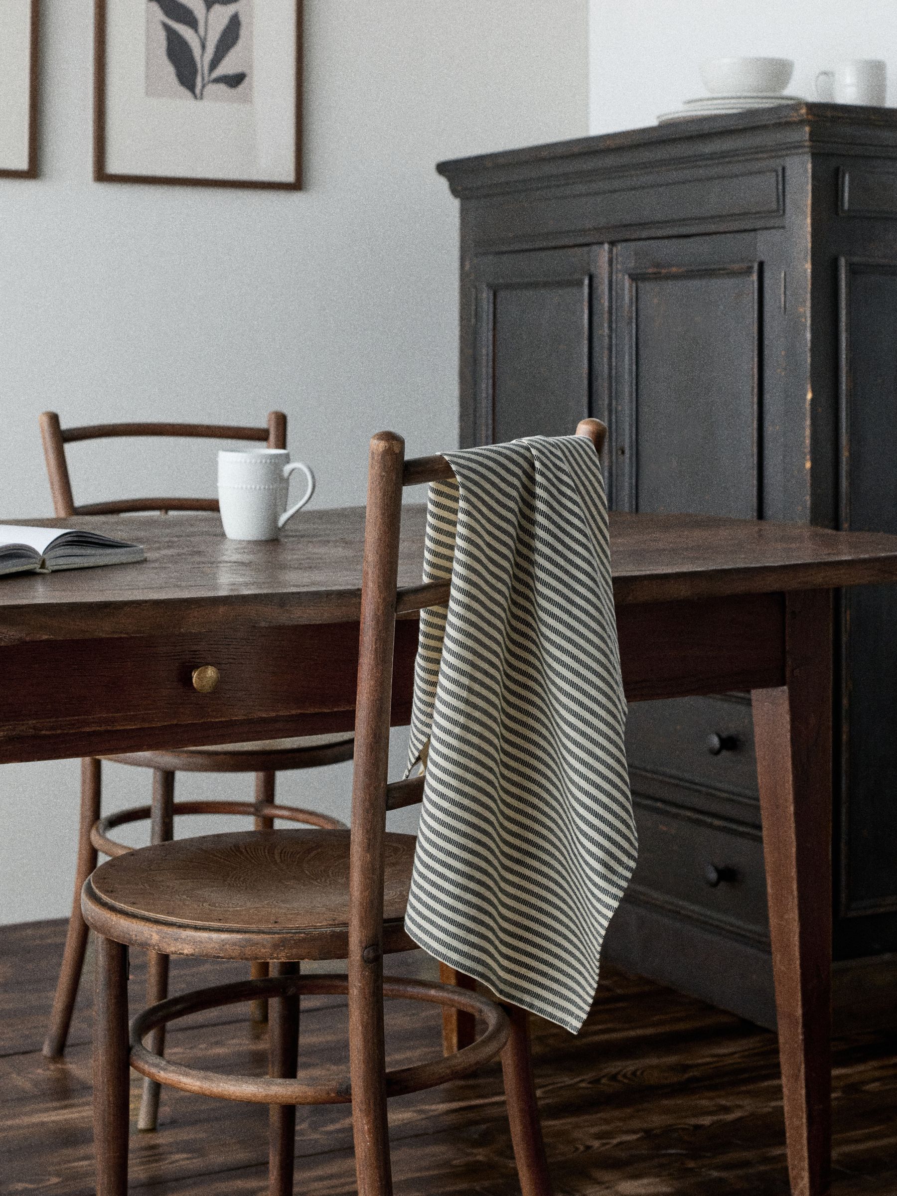 The Set 8 Pack Brown Tea Towels - Image 3 of 4