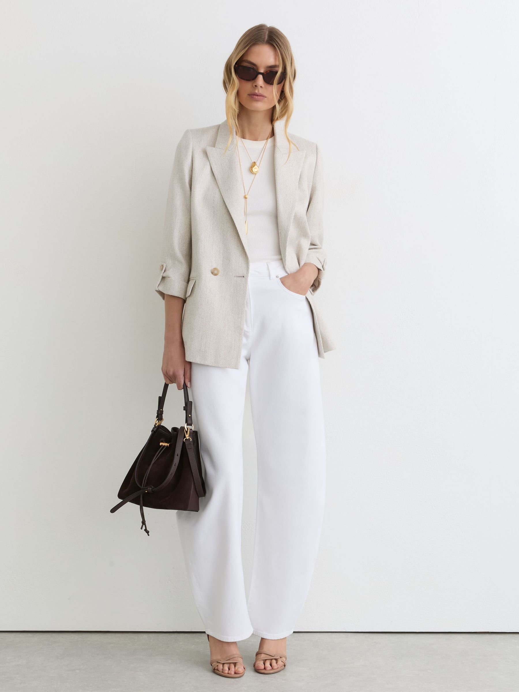 Barrel-Leg Jeans in White - image 4