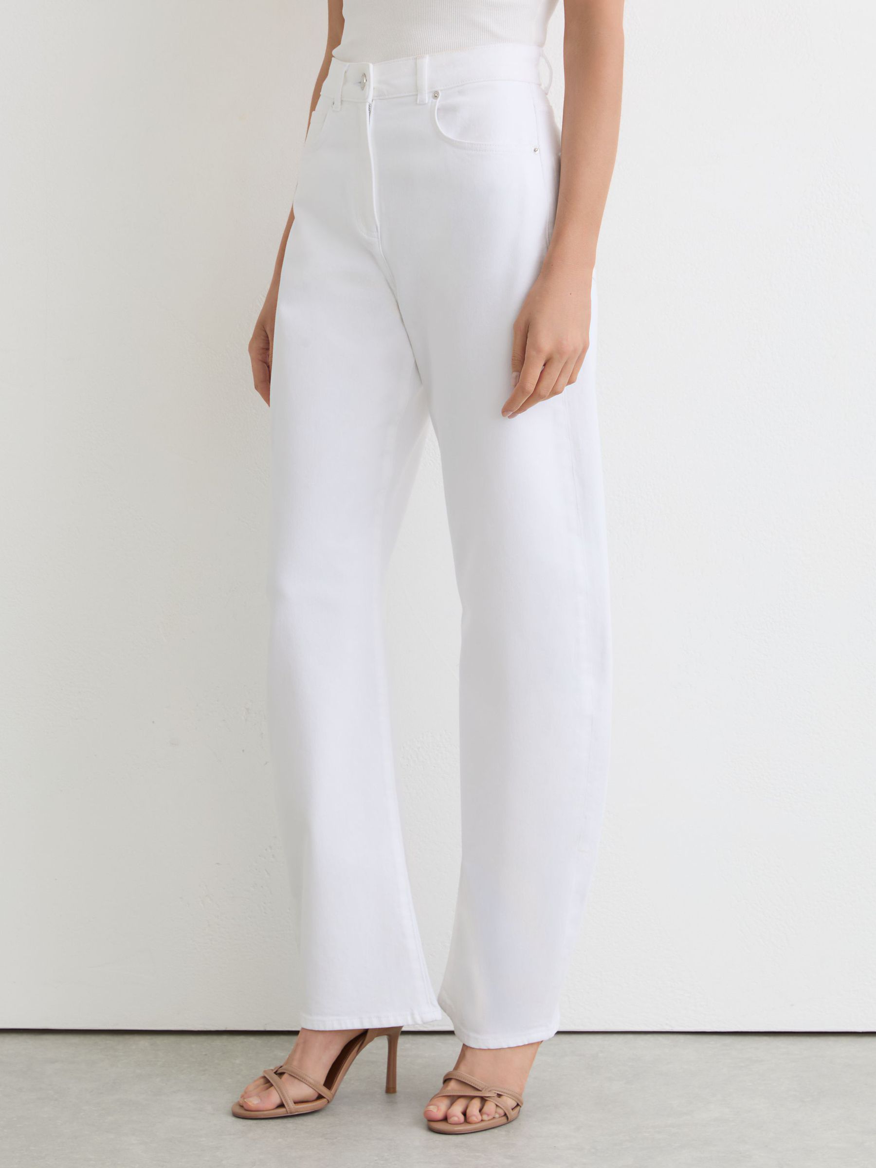 Barrel-Leg Jeans in White - Image 5 of 9