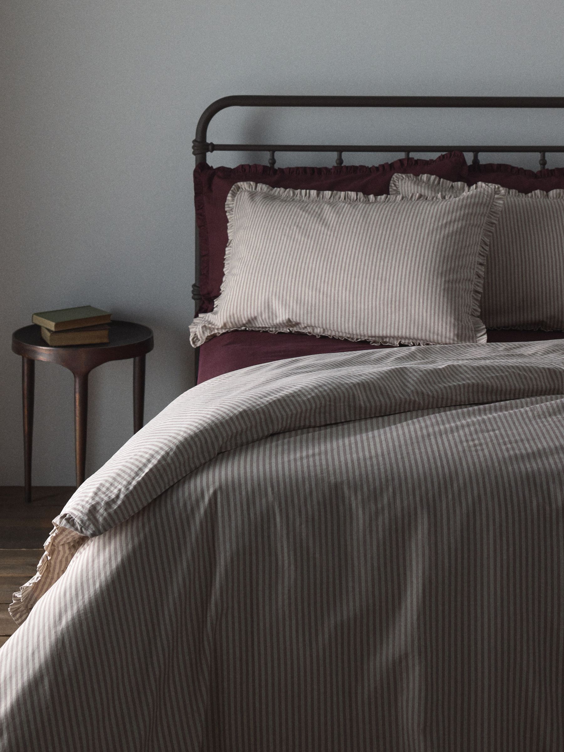 The Set 8 Piece Burgundy/Stripe Frill Duvet Cover and Pillowcase Set with Fitted Sheets - Image 2 of 6