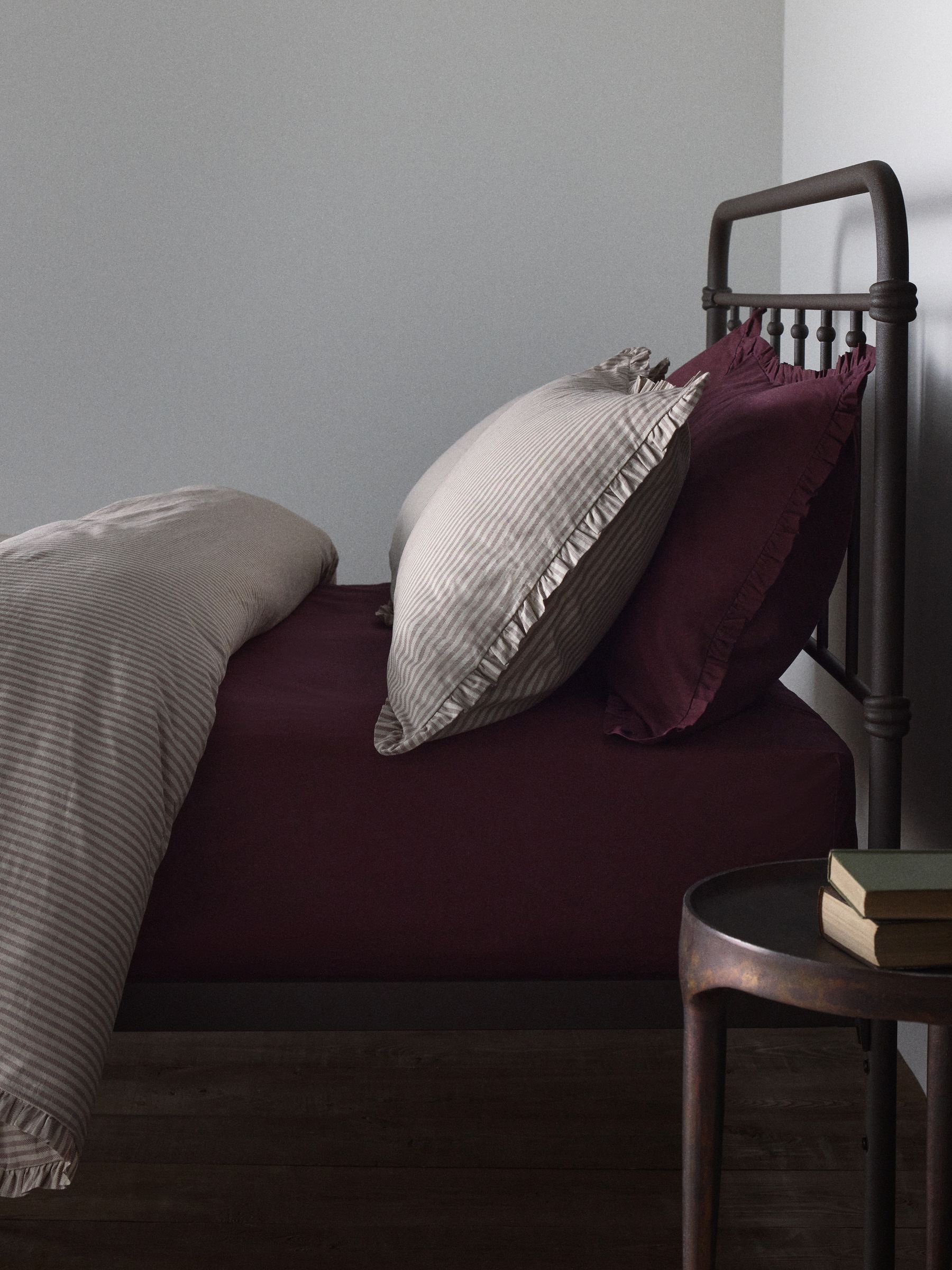 The Set 8 Piece Burgundy/Stripe Frill Duvet Cover and Pillowcase Set with Fitted Sheets - Image 3 of 6