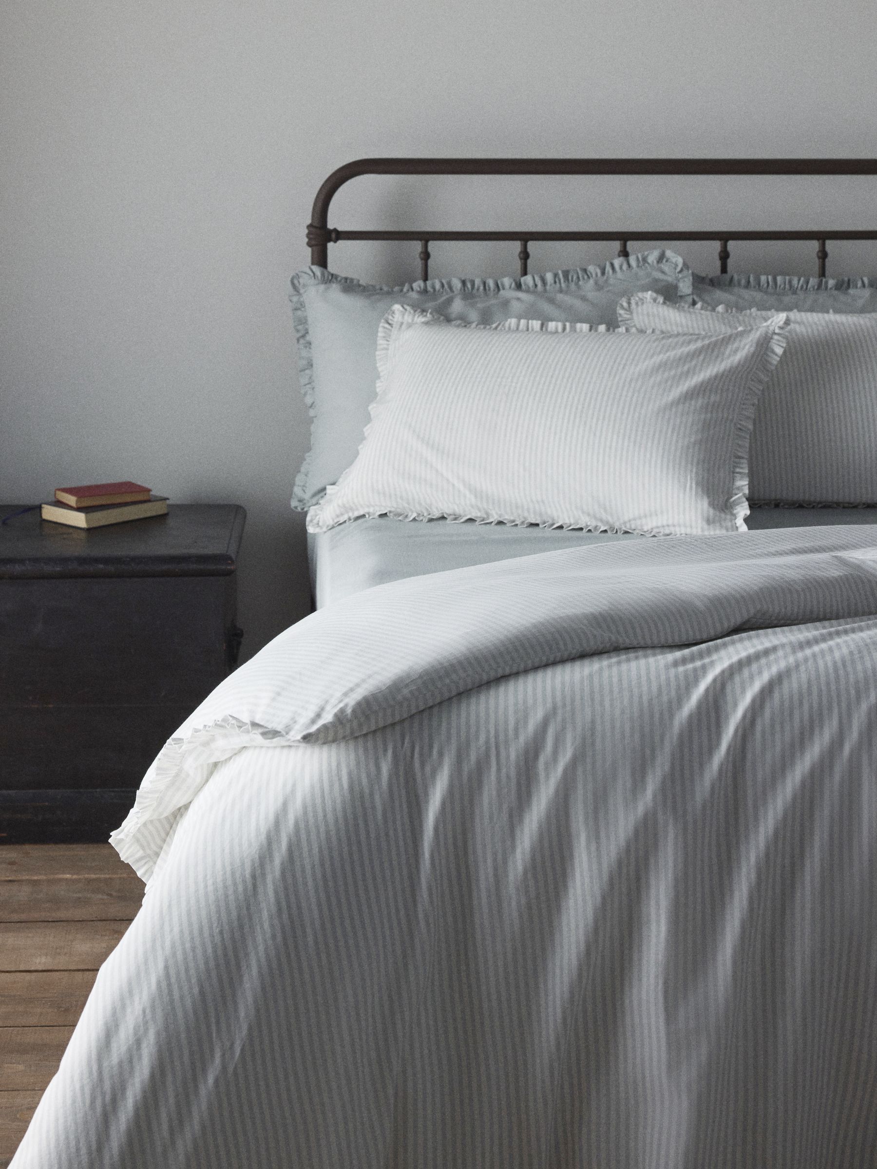 The Set 8 Piece Blue/Stripe Frill Duvet Cover and Pillowcase Set with Fitted Sheets - Image 2 of 6