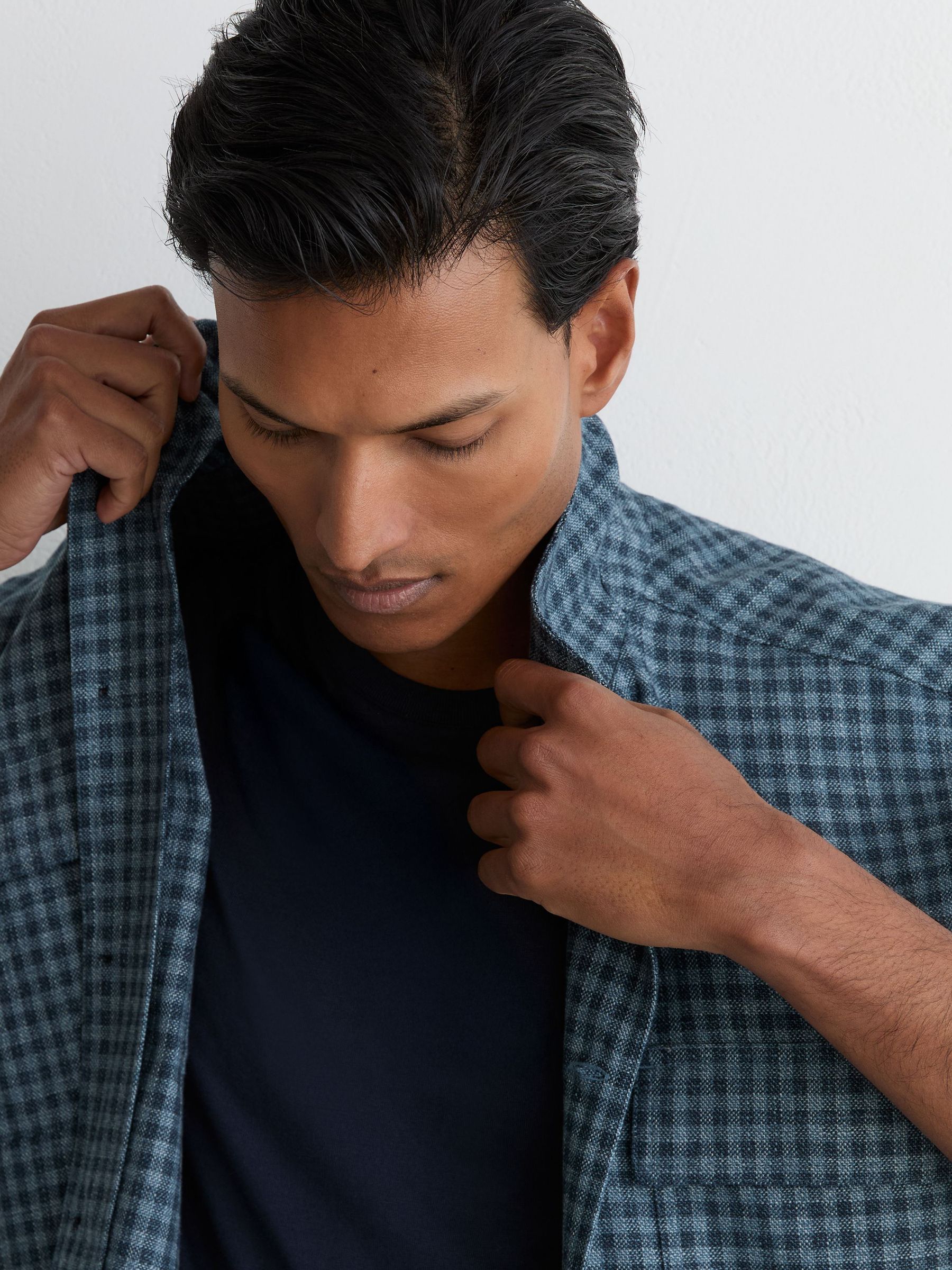 Cotton-Linen Checked Overshirt in Indigo - Image 3 de 7