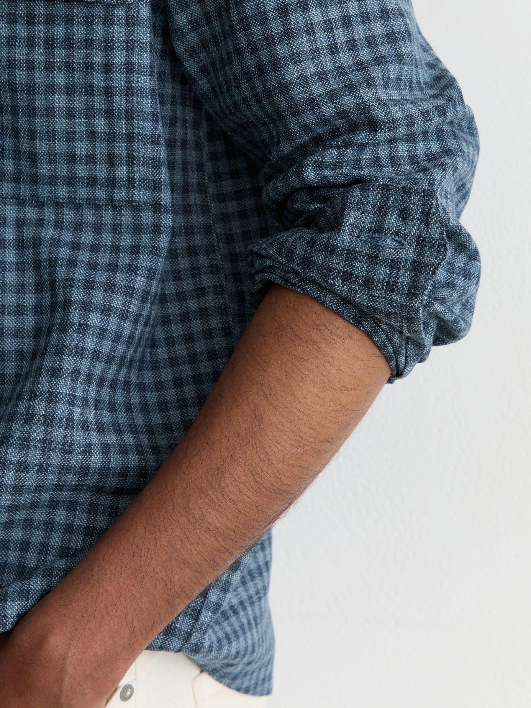 Cotton-Linen Checked Overshirt in Indigo - Image 4 de 7