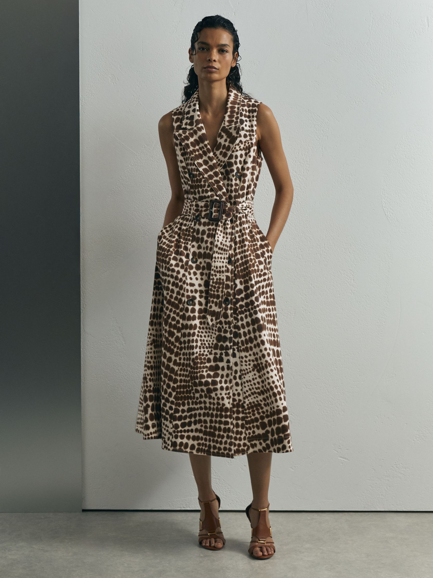 Atelier Cotton Animal-Print Tailored Dress in Chocolate - Image 7 of 8