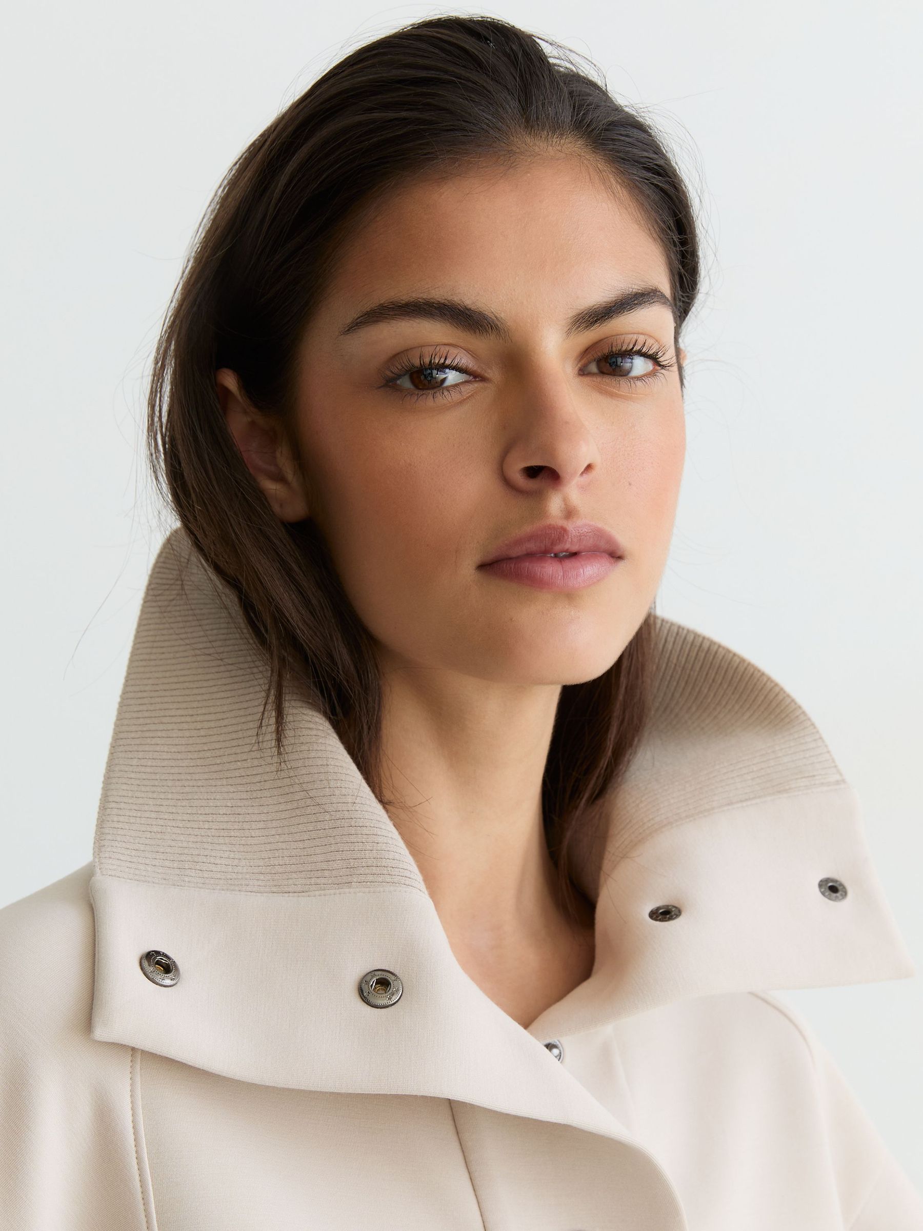 Premium Interlock Sleeveless Collared Top in Neutral - Billede 3 af 6