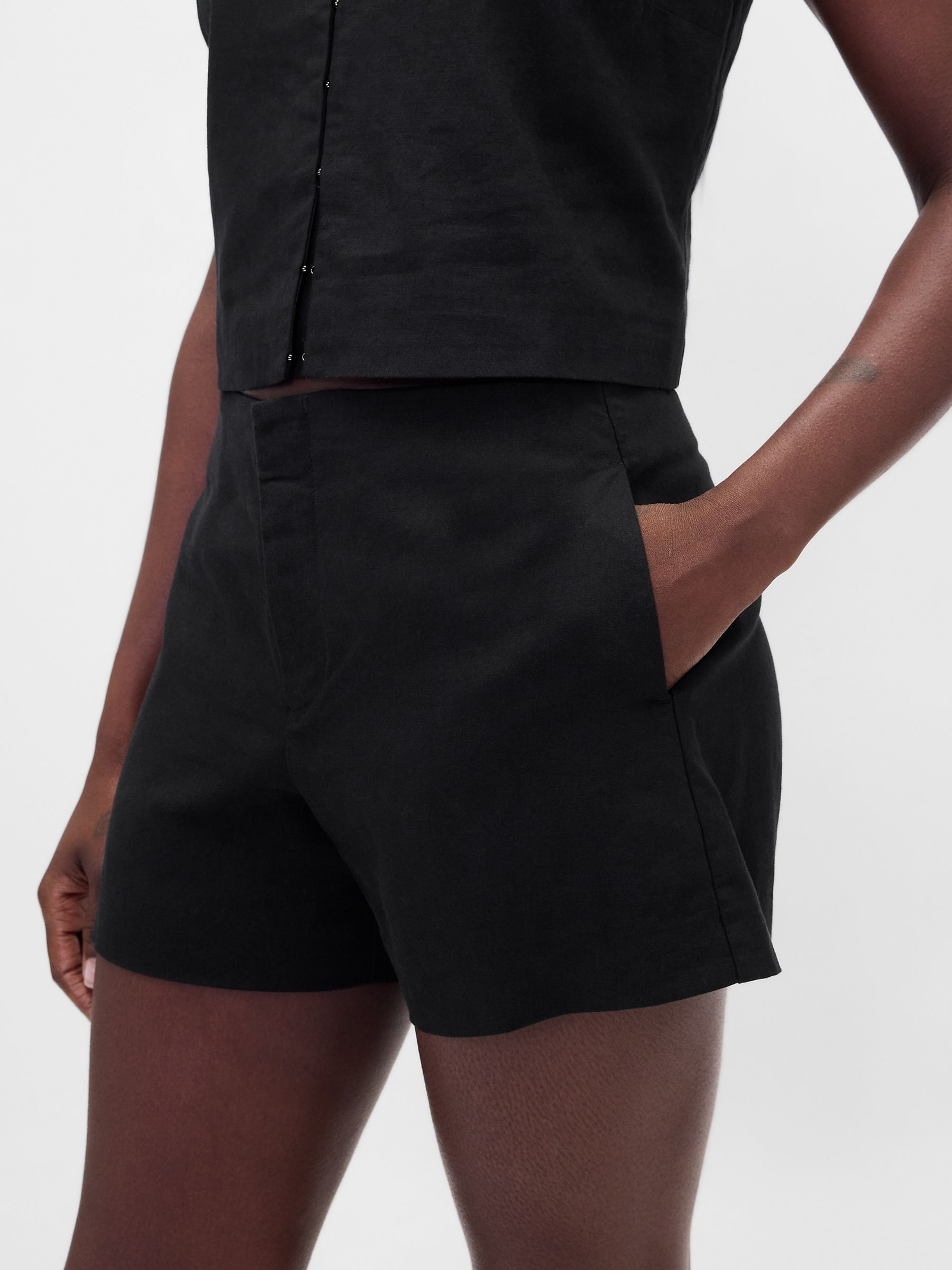 Black 4inch Mid Rise Linen-Blend Shorts - Image 5 of 5