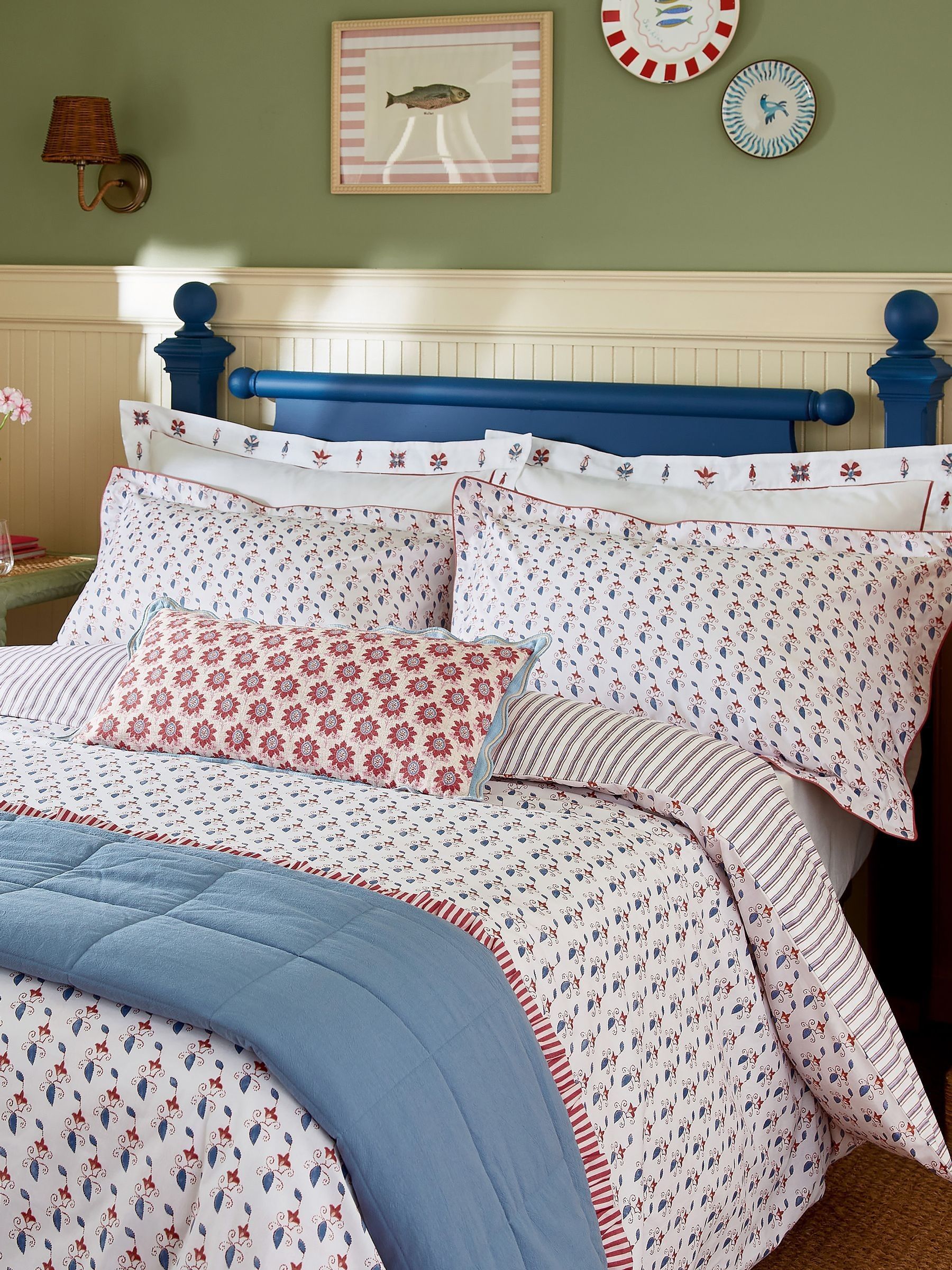 Red Vanessa 180 TC 100% Cotton Duvet Set - Image 2 of 5