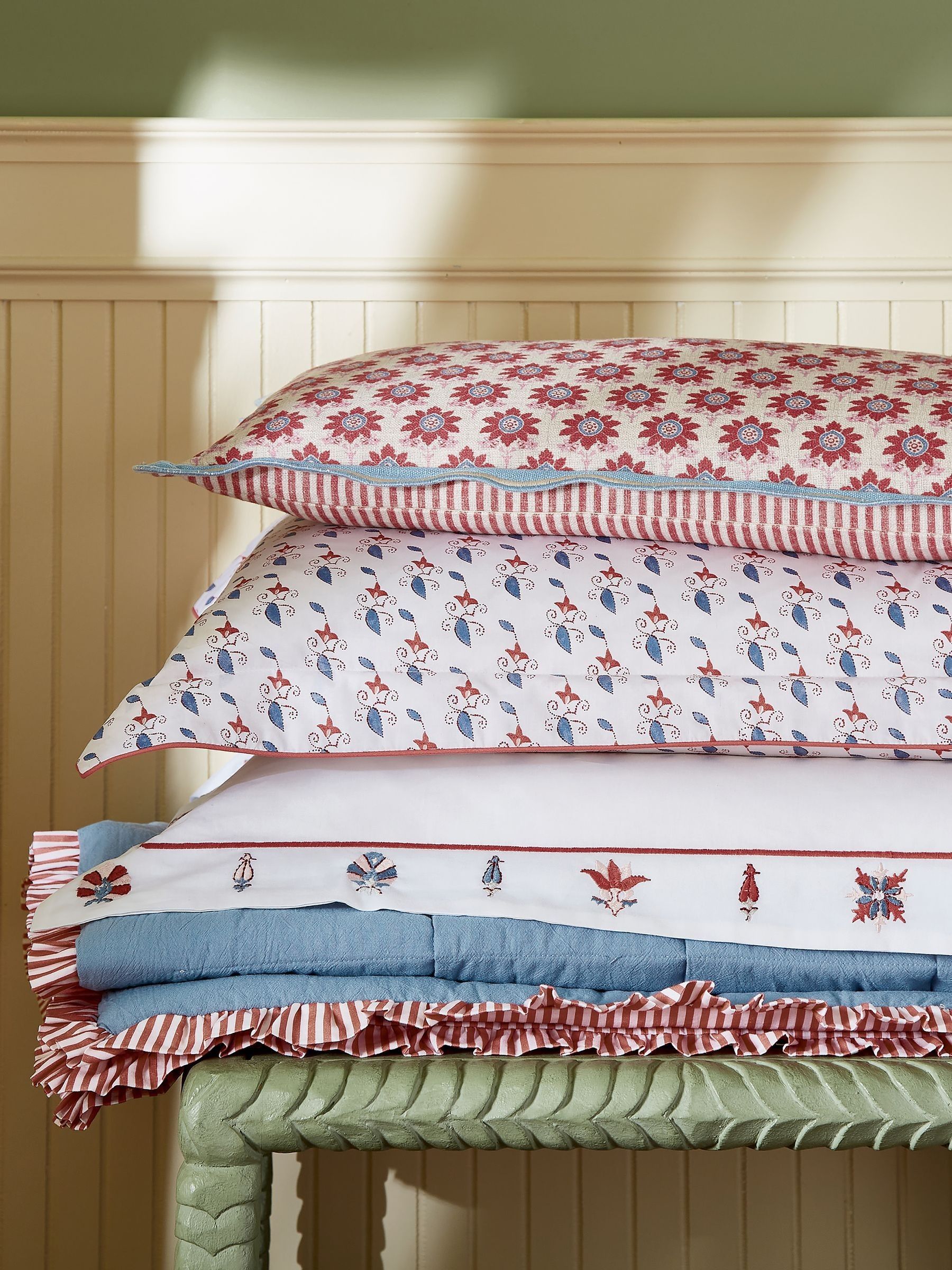 Red Vanessa 180 TC 100% Cotton Duvet Set - Image 4 of 5