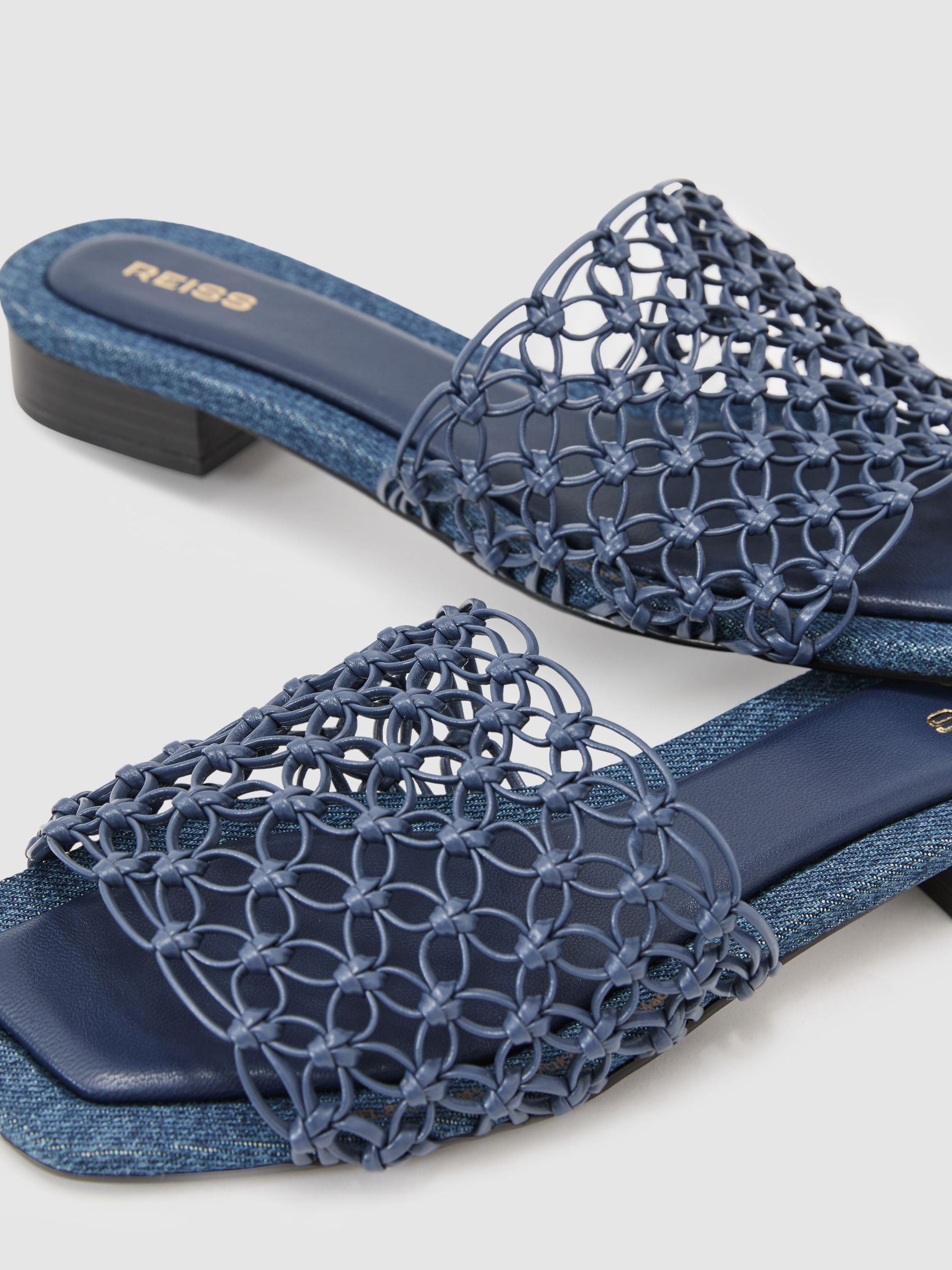 Woven Flat Denim Sandals in Blue - Bild 5 av 5
