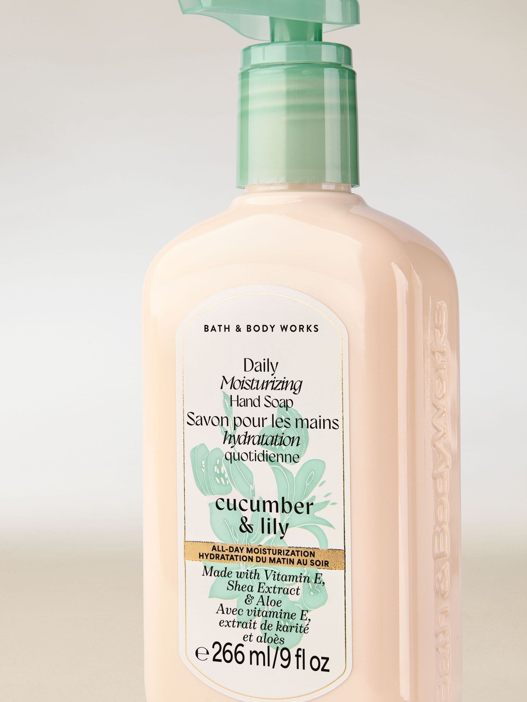 Cucumber and Lily Daily Moisturizing Hand Soap 266ml - Image 2 of 4