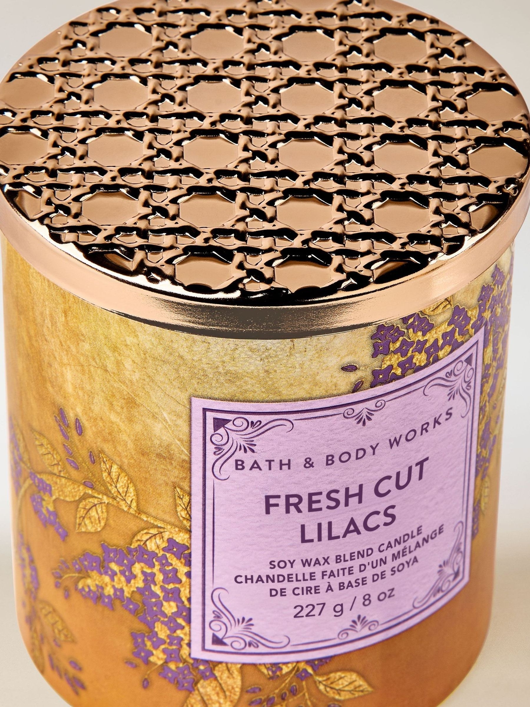 Fresh Cut Lilacs Single Wick Candle 227g - Image 2 of 2