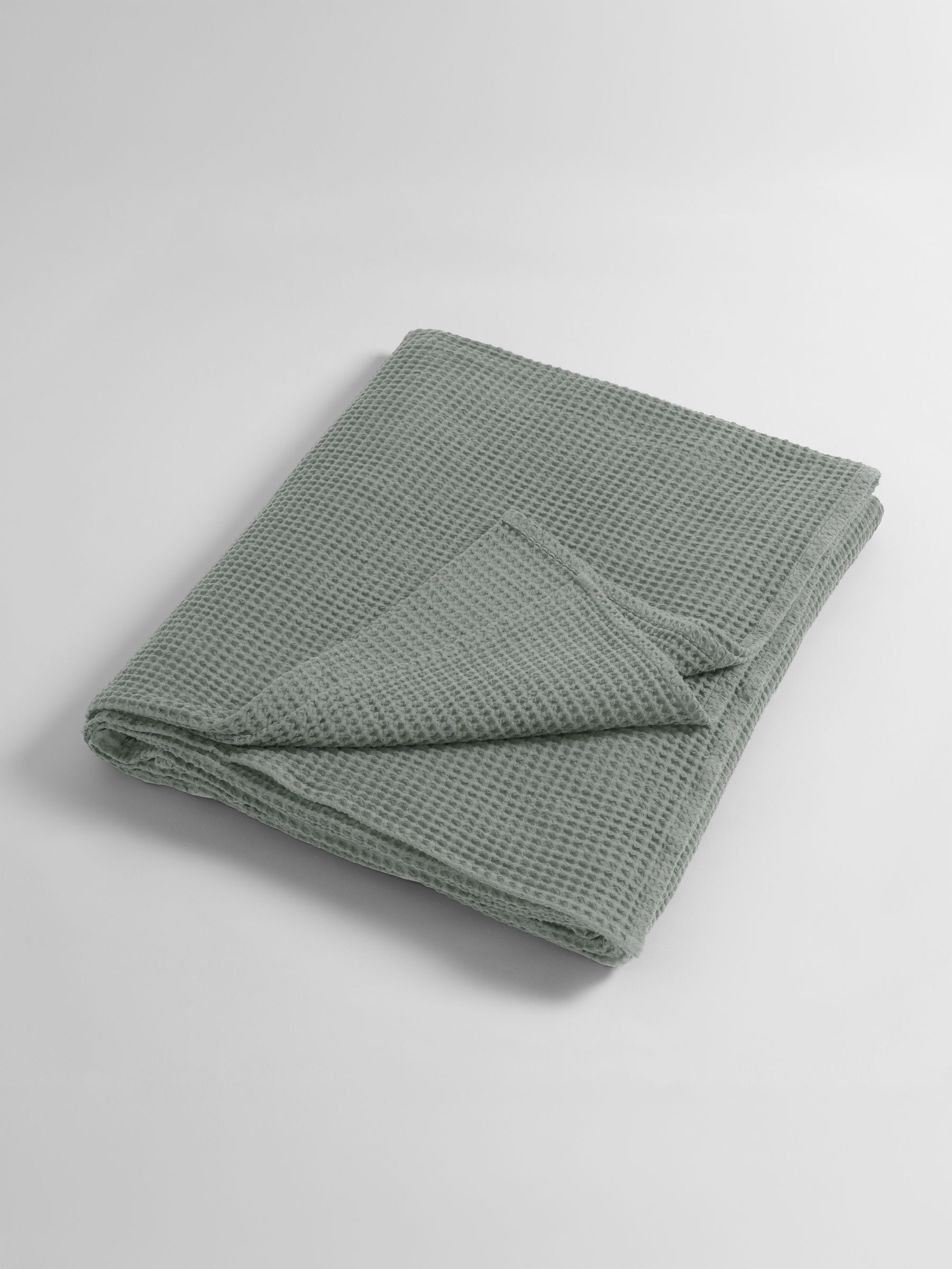 Secret Linen Store Sage Big Waffle 100% Cotton Throw - Image 3 of 3
