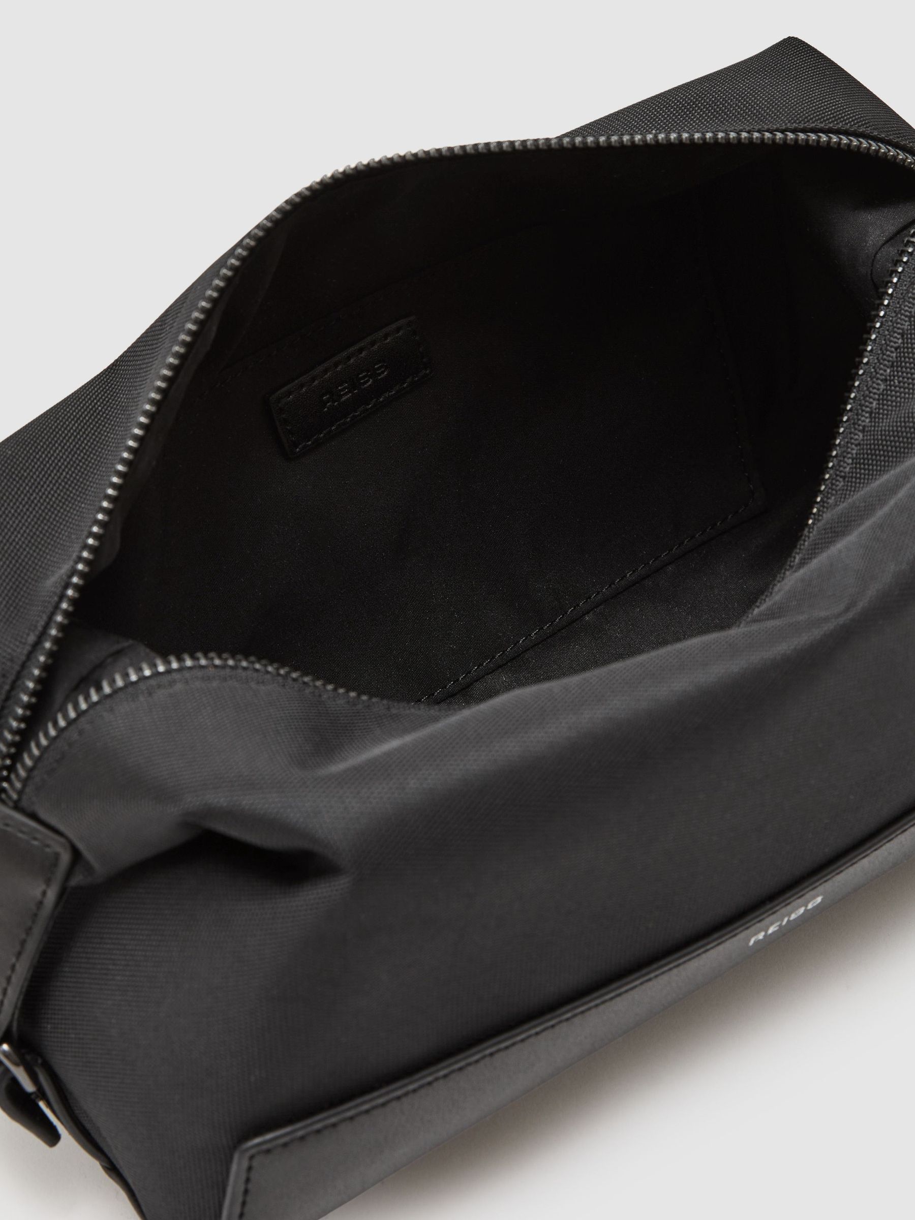 Woven Washbag in Black - Obrázek 3 z 5