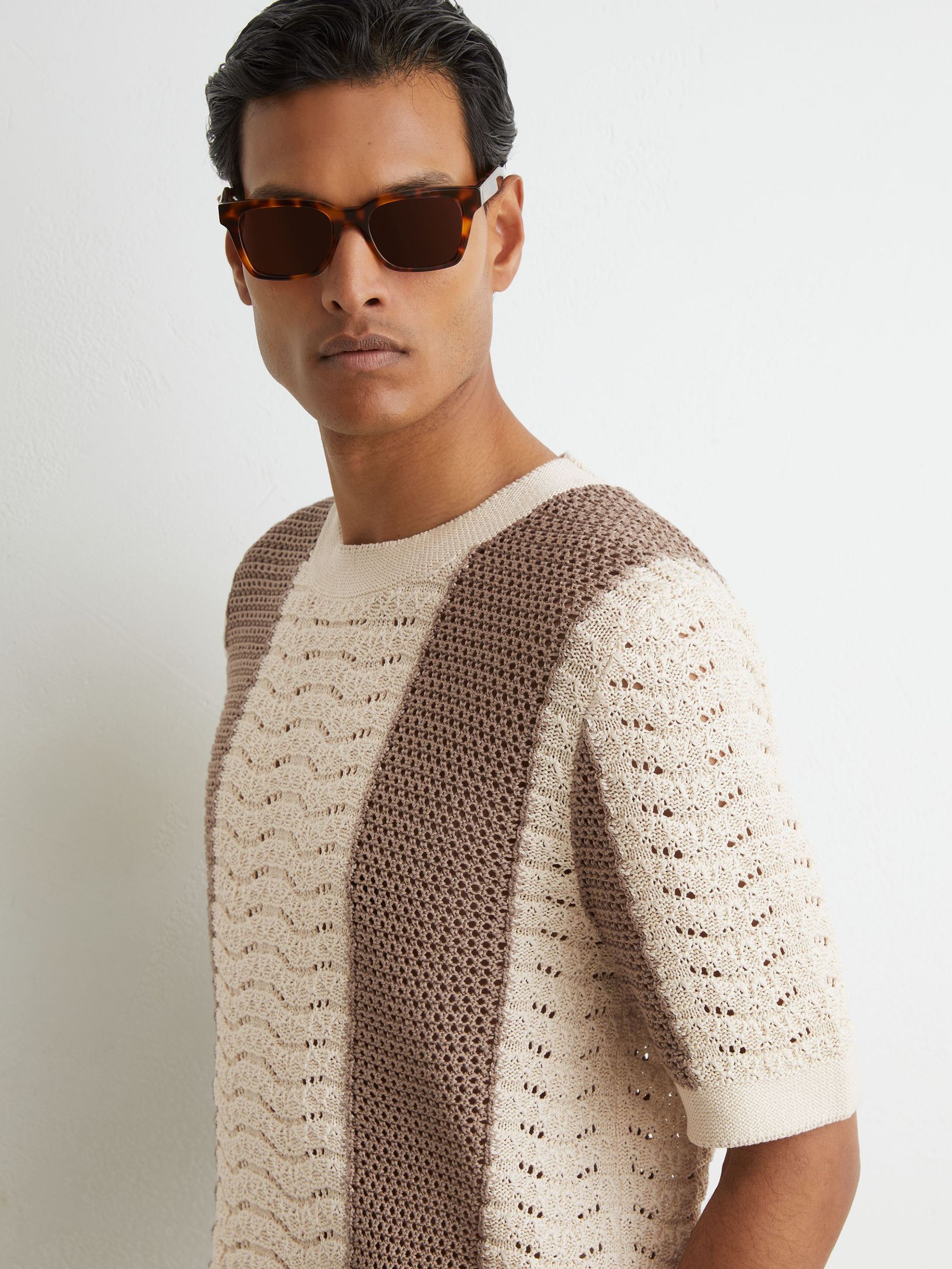 Cotton Crochet-Knit Striped T-Shirt in Camel/Off White - Billede 1 af 6
