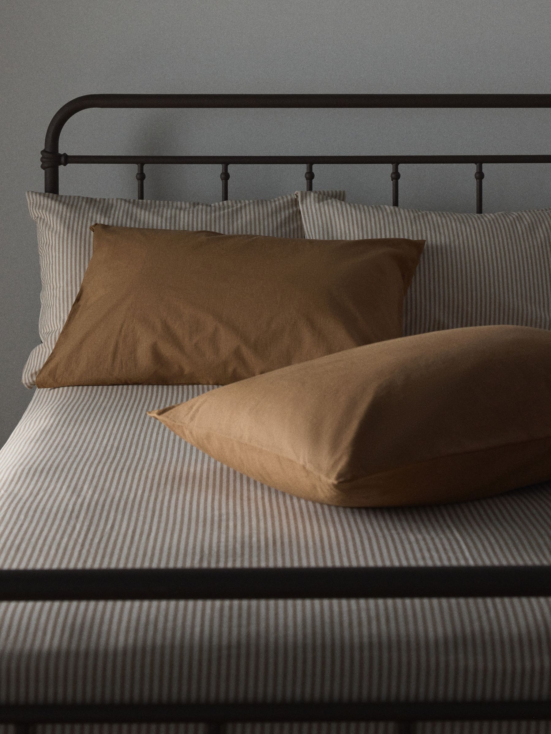 The Set Set of 2 Caramel/Stripe Pillowcase and Fitted Sheet - Image 2 of 6