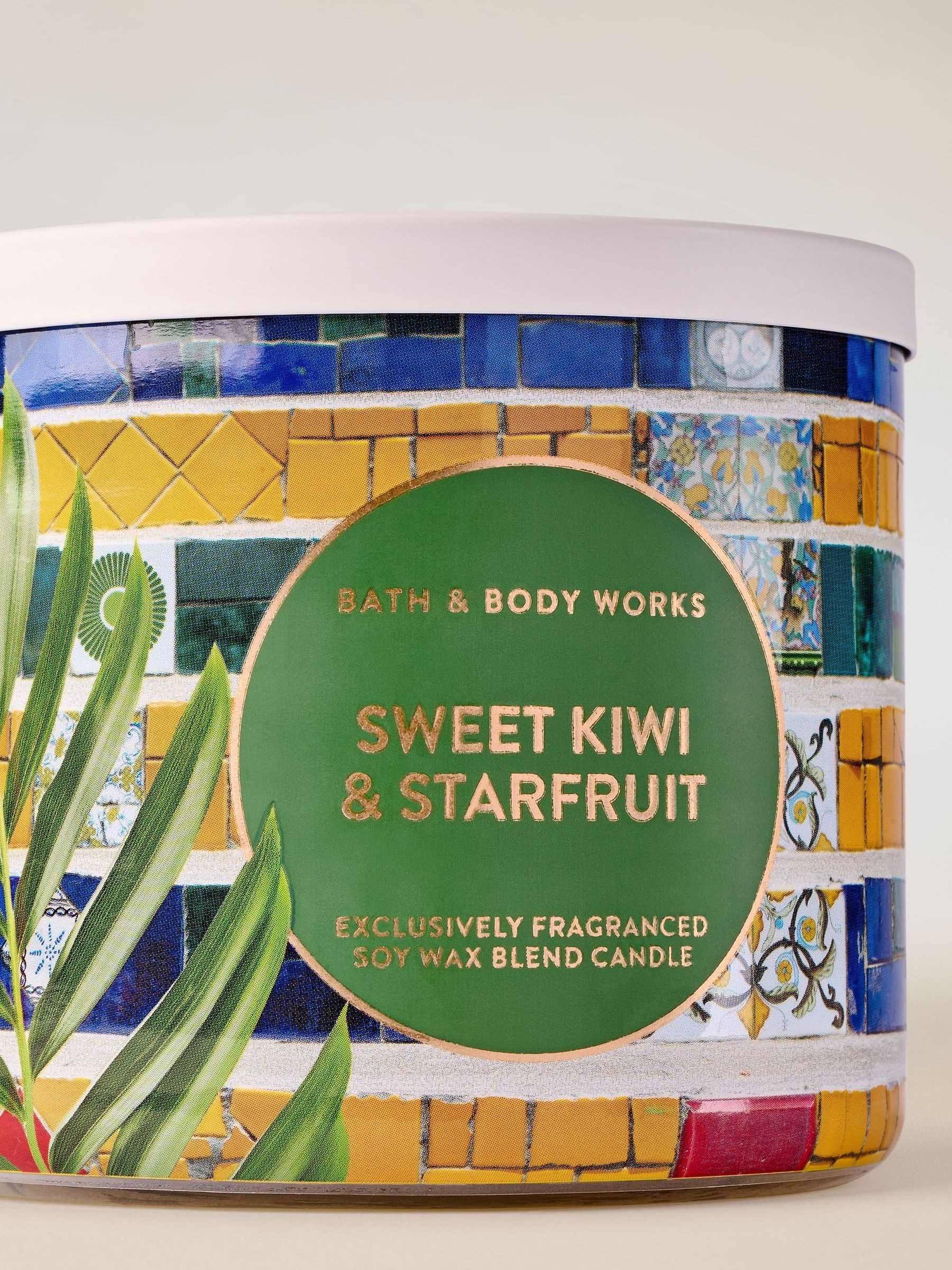 Sweet Kiwi and Starfruit Candle 411g 3 Wick - Image 2 of 3