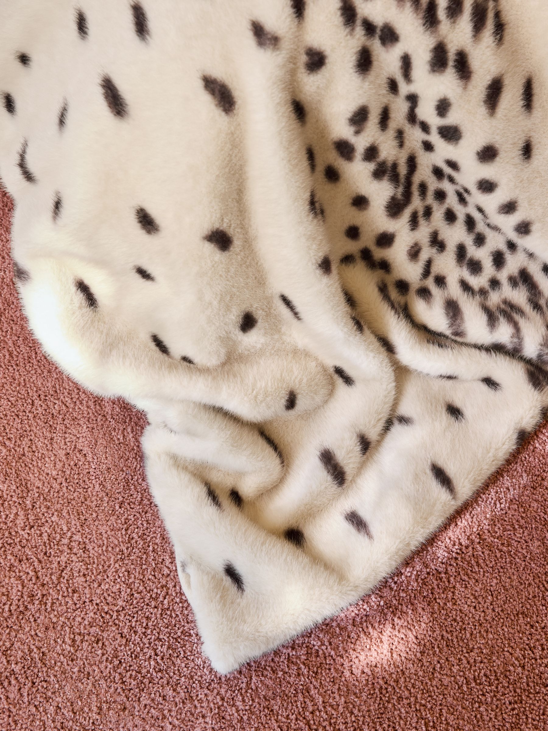 Poodle & Blonde Cream Tottenham Dalmation Spot Faux Fur Throw - Image 3 of 7