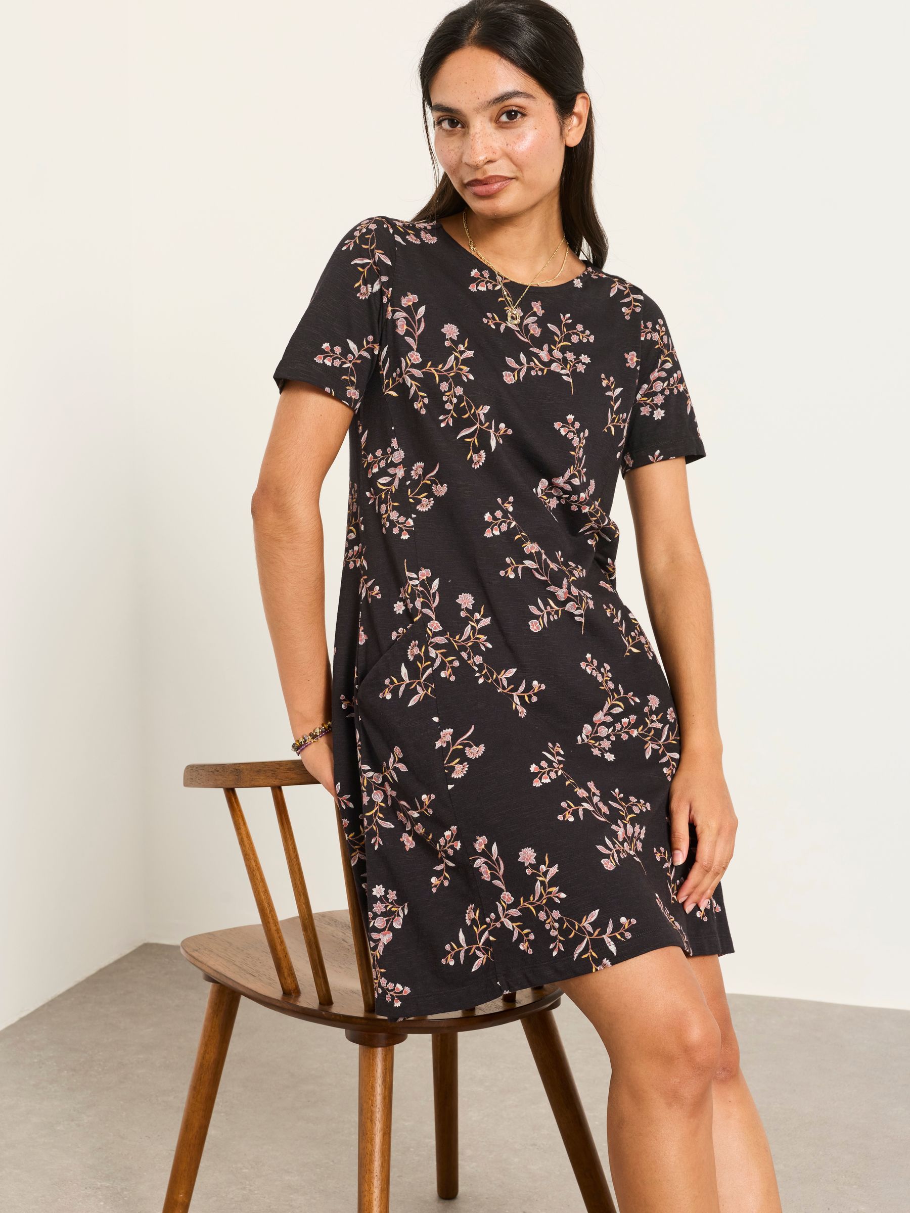 Simone Black Vintage Floral Floral Jersey Dress - Image 3 of 5