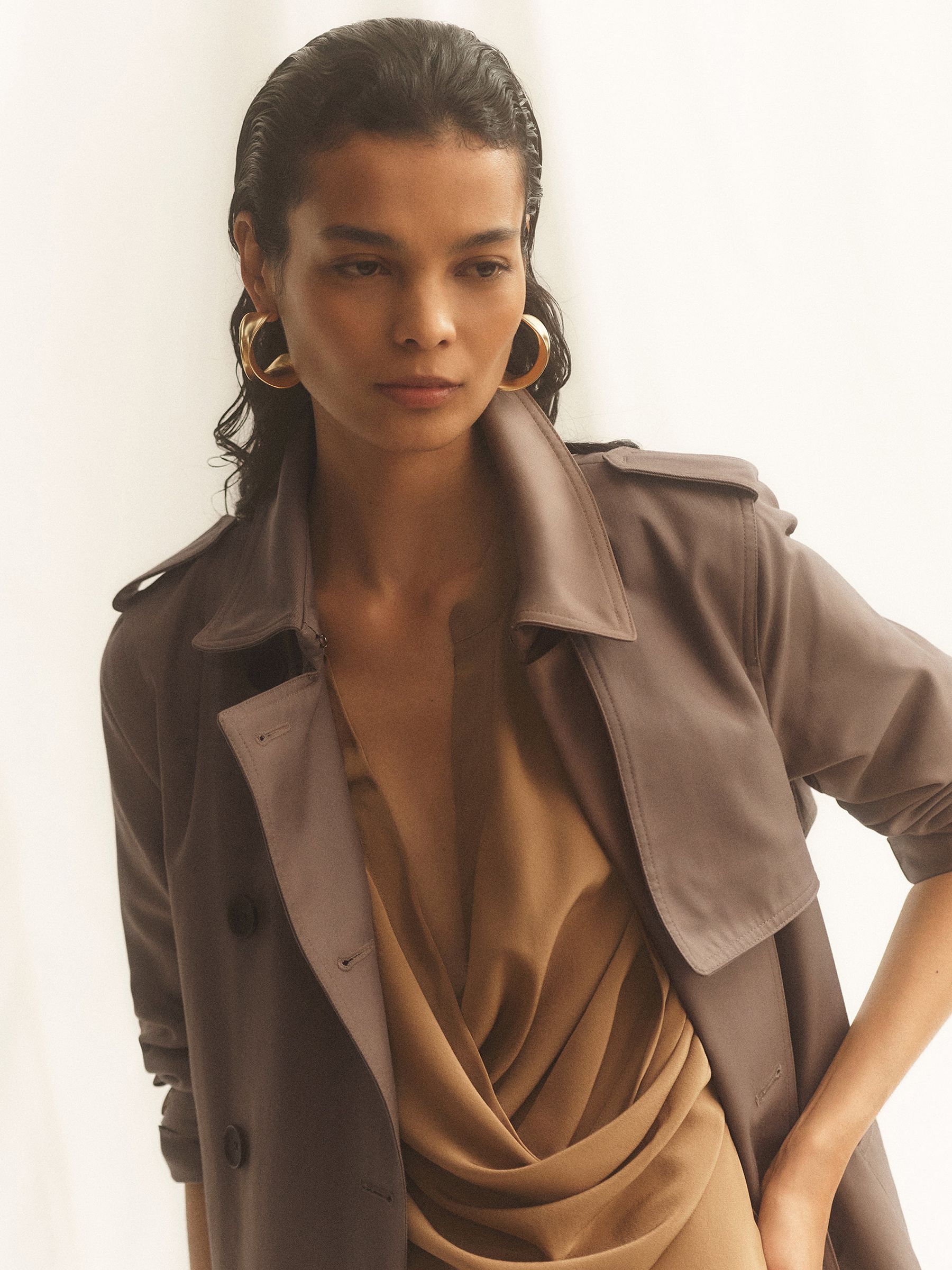 Hooded Insert Trench Coat in Taupe Neutral - Obrázek 4 z 12