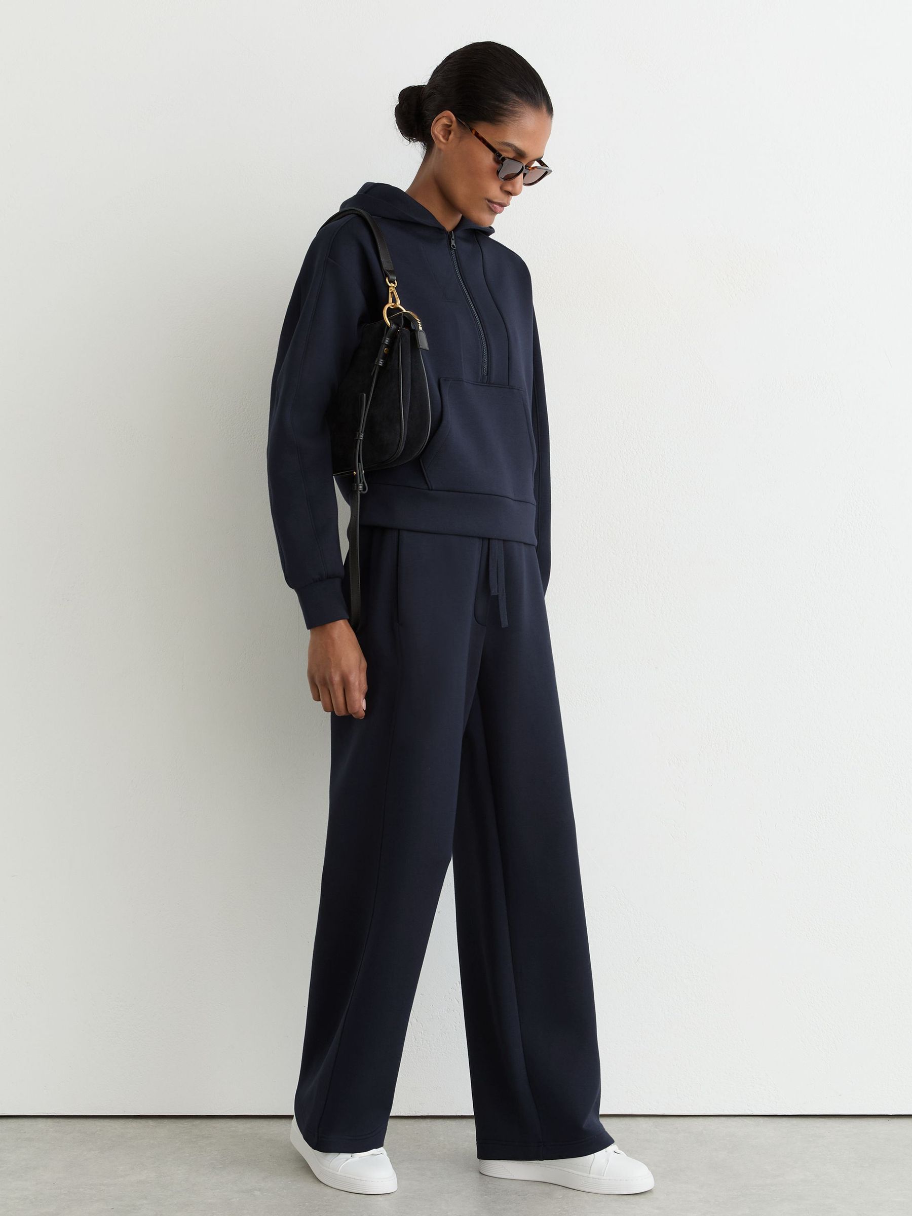 Premium Interlock Half-Zip Hoodie in Navy - Bild 3 von 6