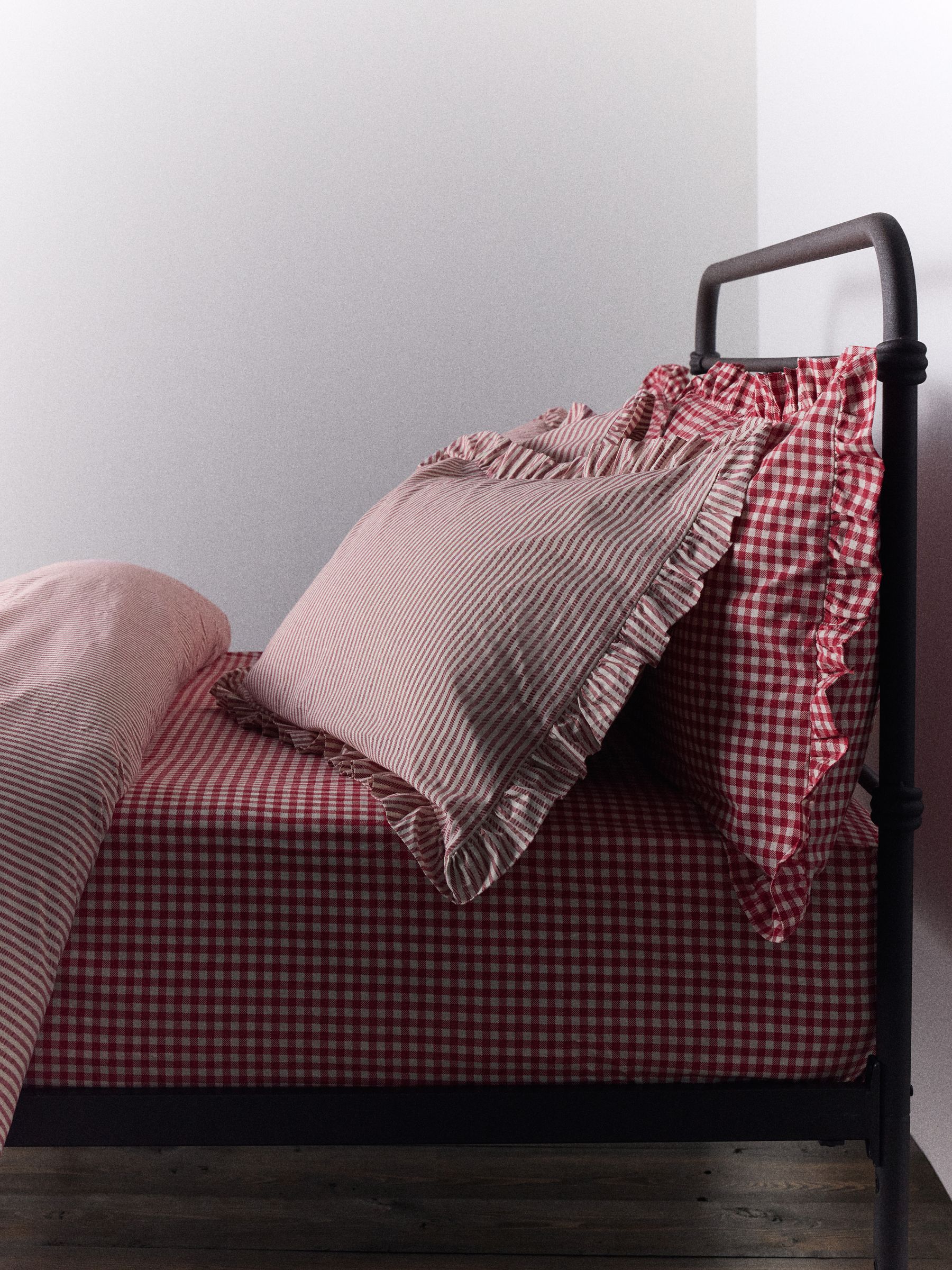 The Set 8 Piece Red Stripe/Gingham Frill Duvet Cover and Pillowcase Set with Fitted Sheets - Image 2 of 4