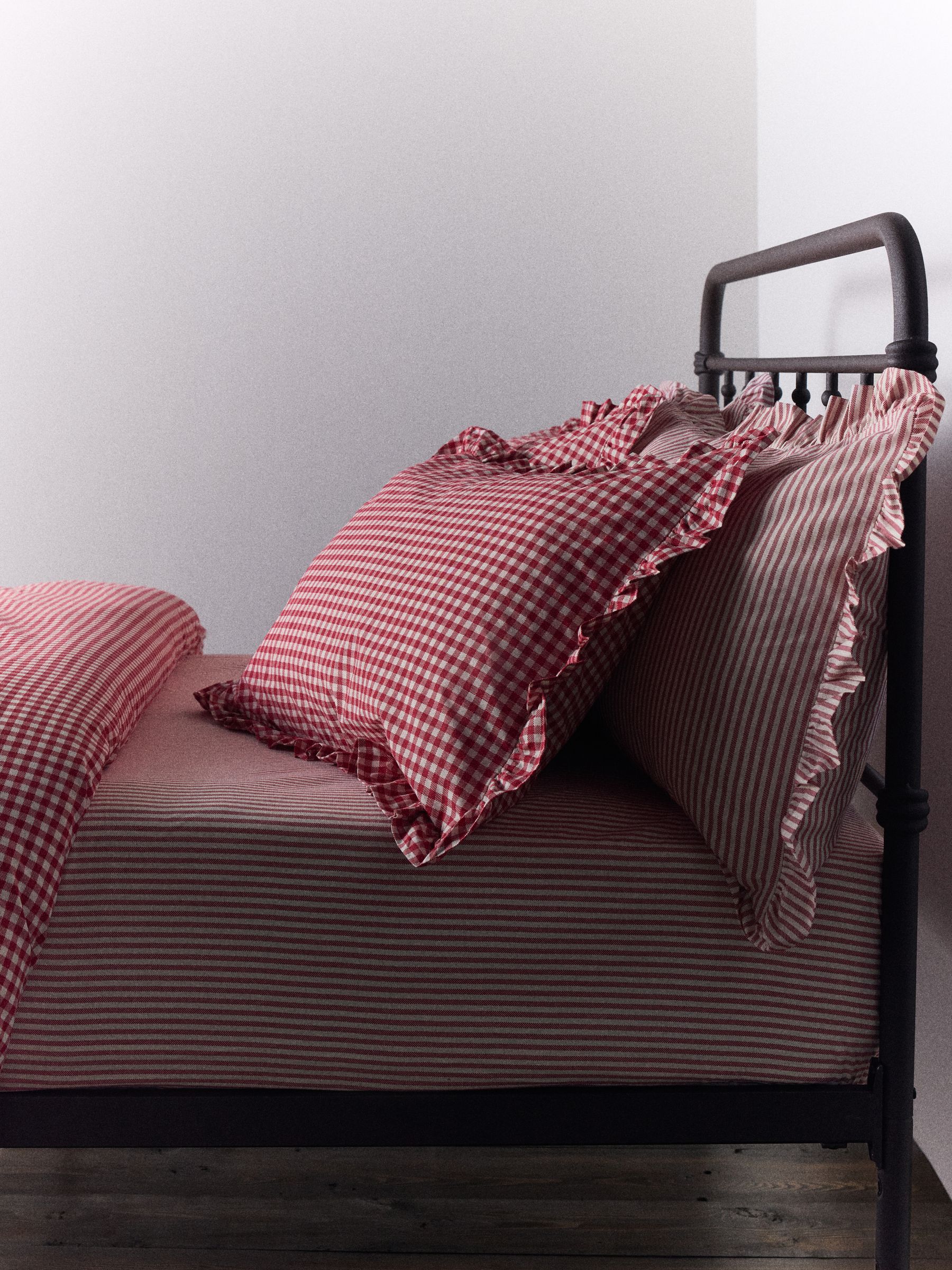 The Set 8 Piece Red Stripe/Gingham Frill Duvet Cover and Pillowcase Set with Fitted Sheets - Image 4 of 4