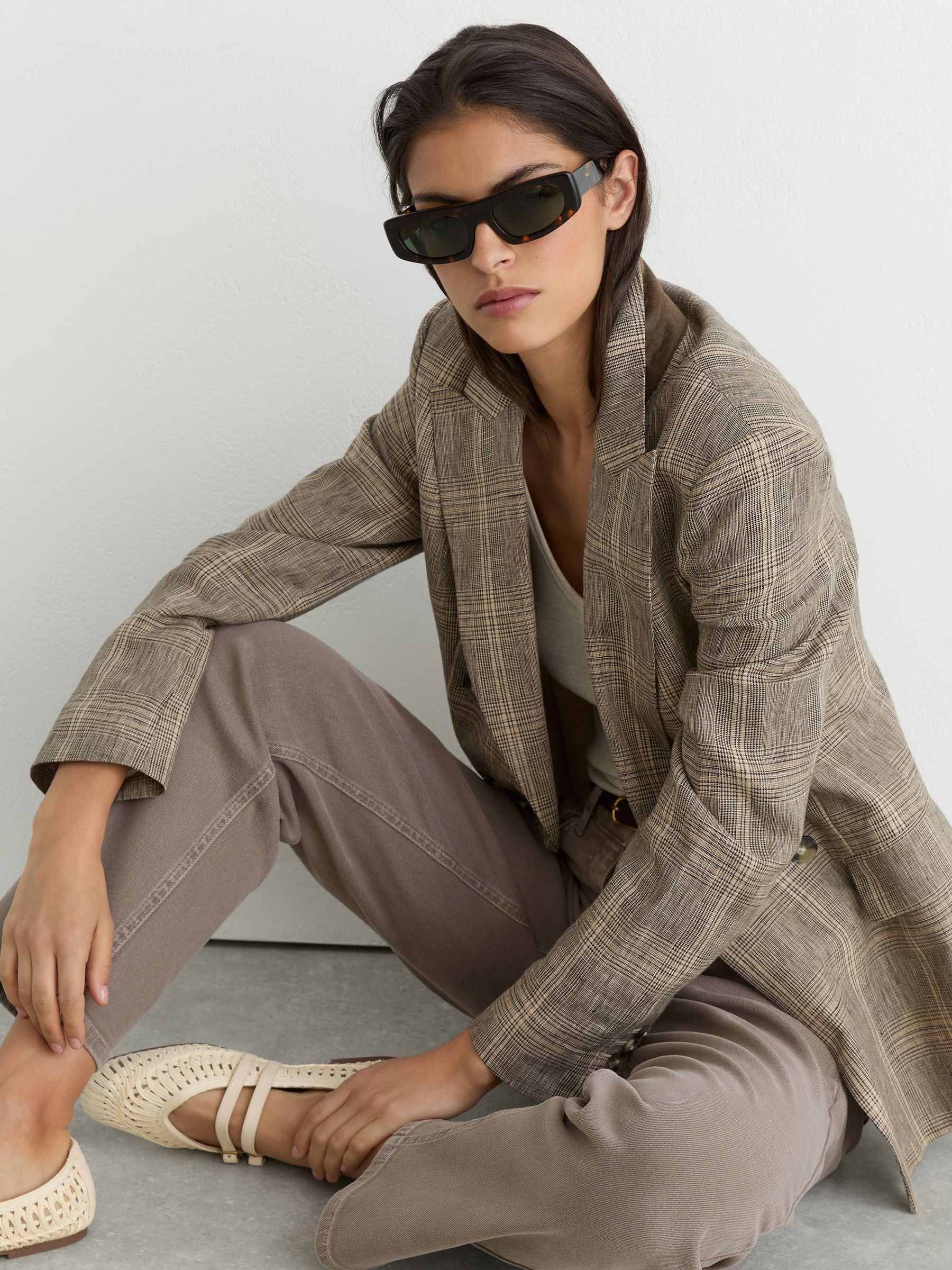 Mid-Rise Straight-Leg Jeans in Mauve Neutral - Image 3 of 7