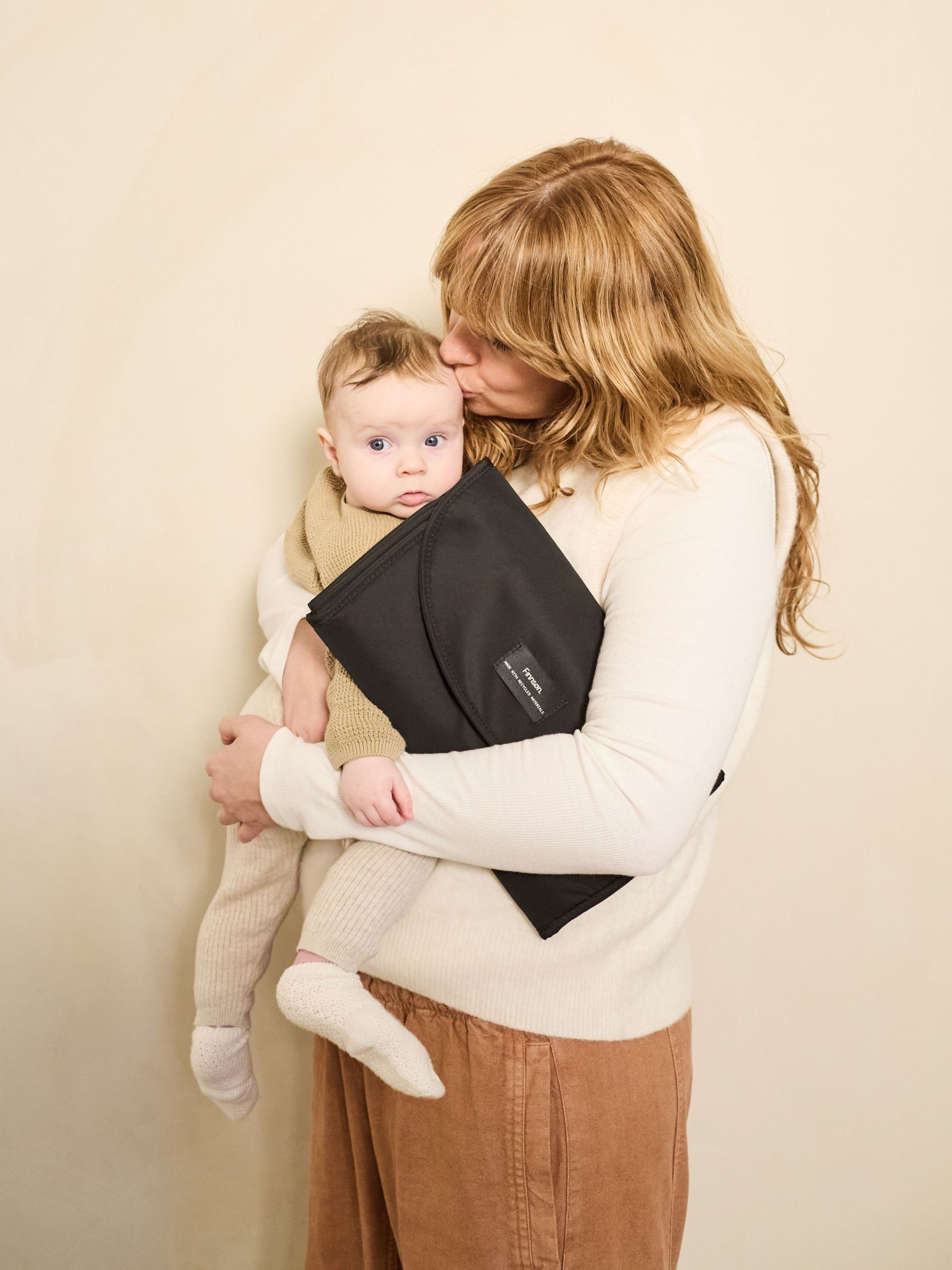 Finnson Black Oslo Travel Changing Mat - Image 2 of 6 Finnson Black Oslo Travel Changing Mat - Image 2 of 6