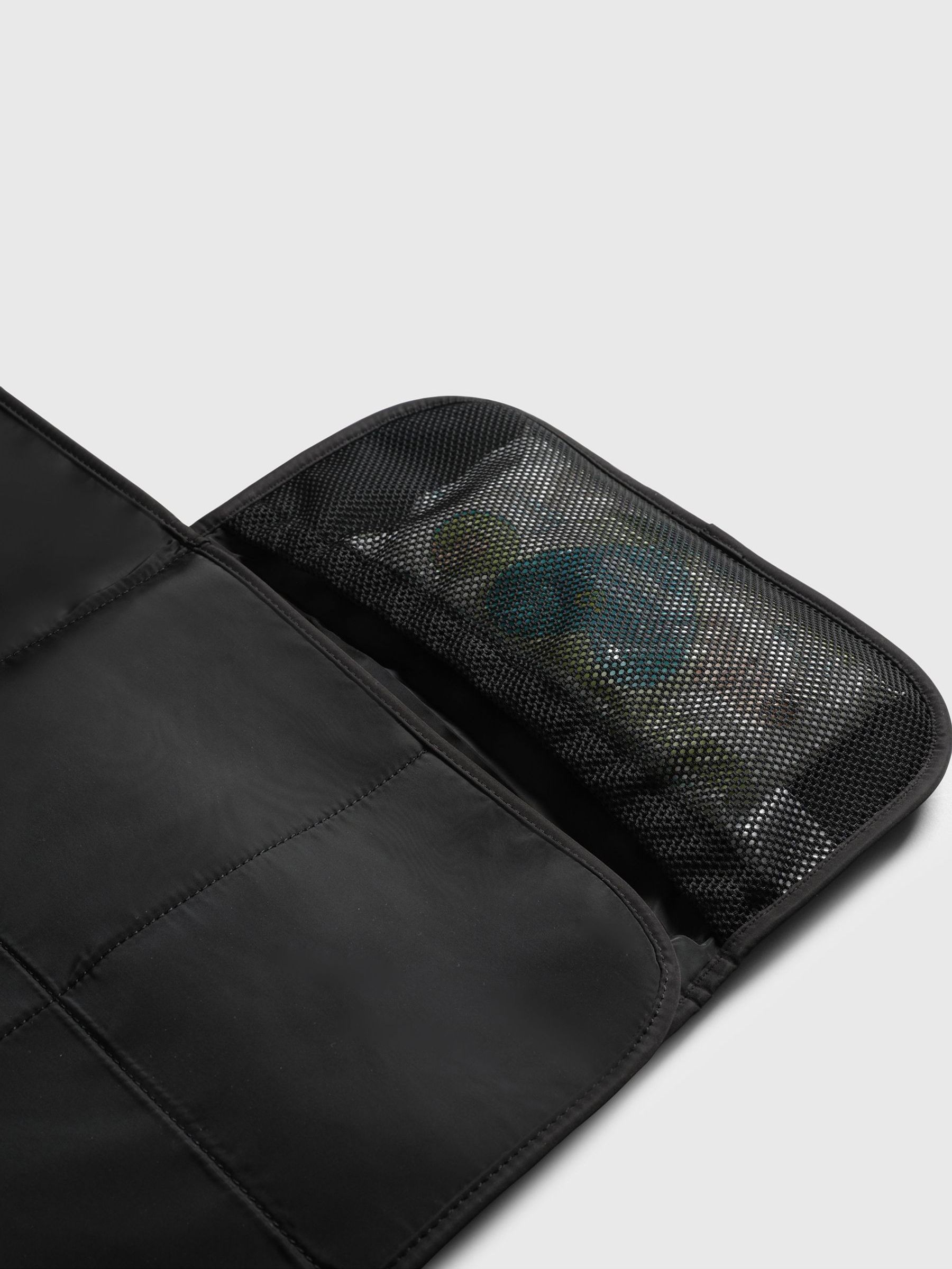 Finnson Black Oslo Travel Changing Mat - Image 6 of 6 Finnson Black Oslo Travel Changing Mat - Image 6 of 6