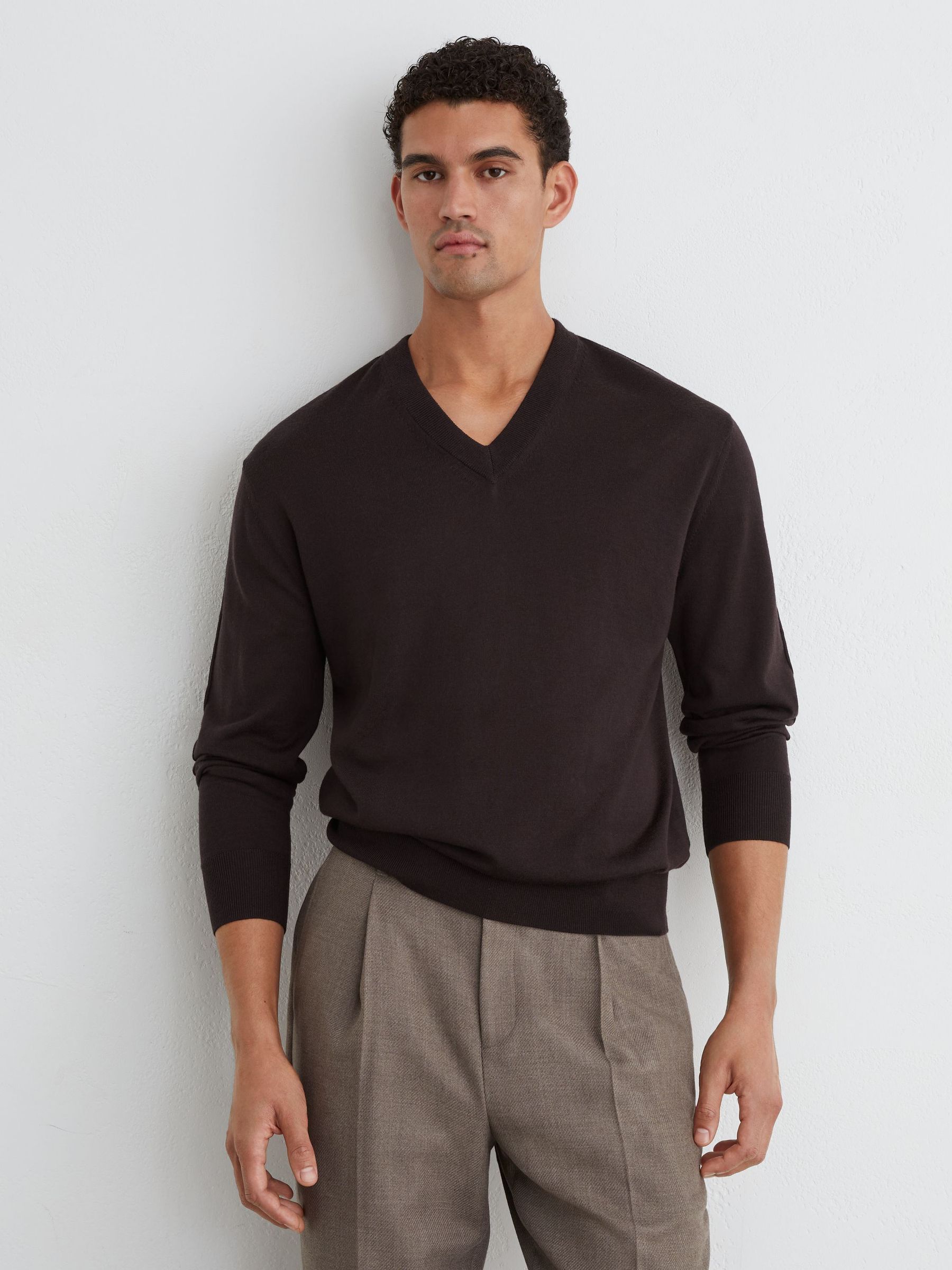 Merino Wool V-Neck Jumper in Bitter Brown - Obrázek 1 z 7