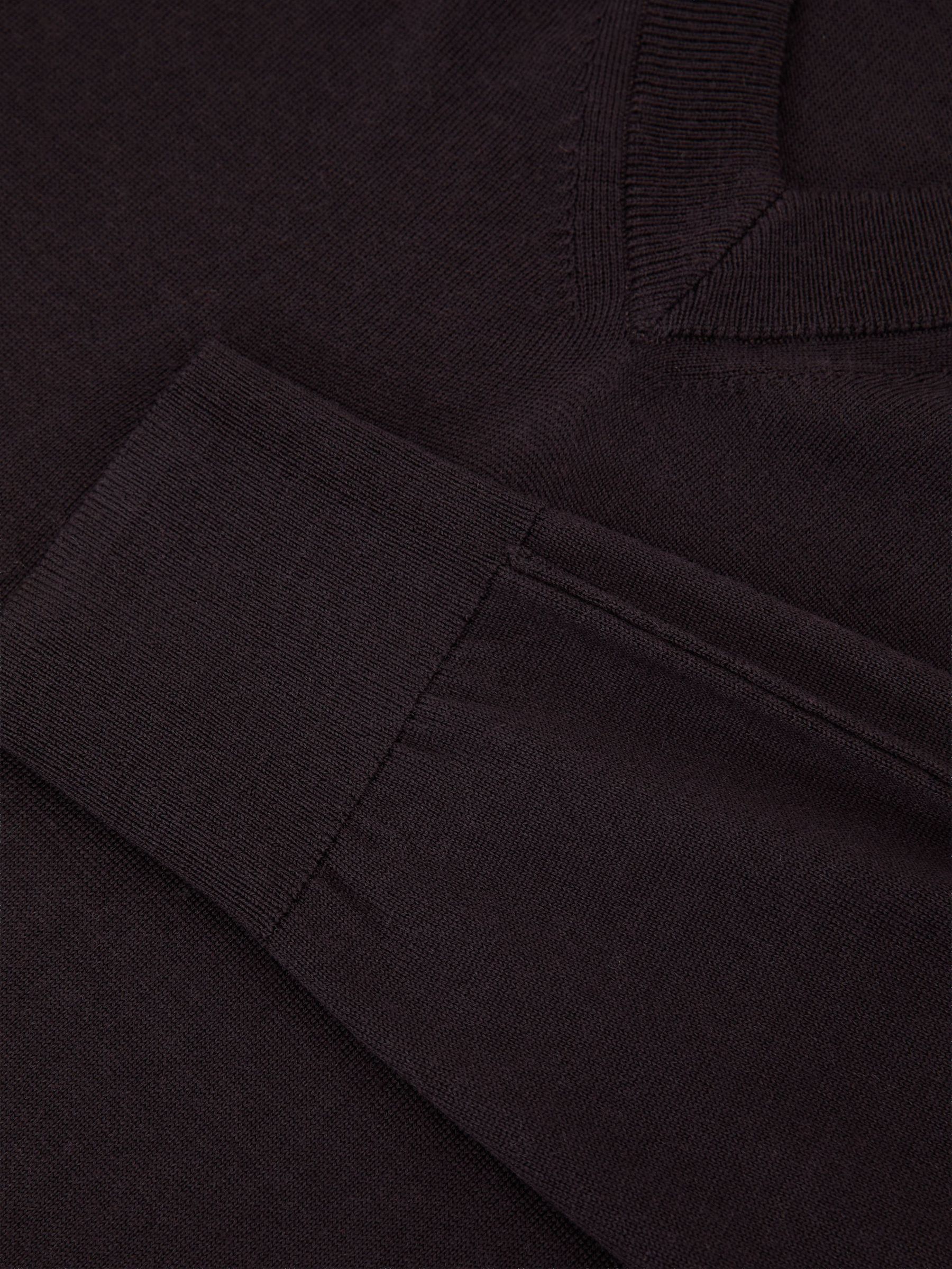 Merino Wool V-Neck Jumper in Bitter Brown - Obrázek 7 z 7