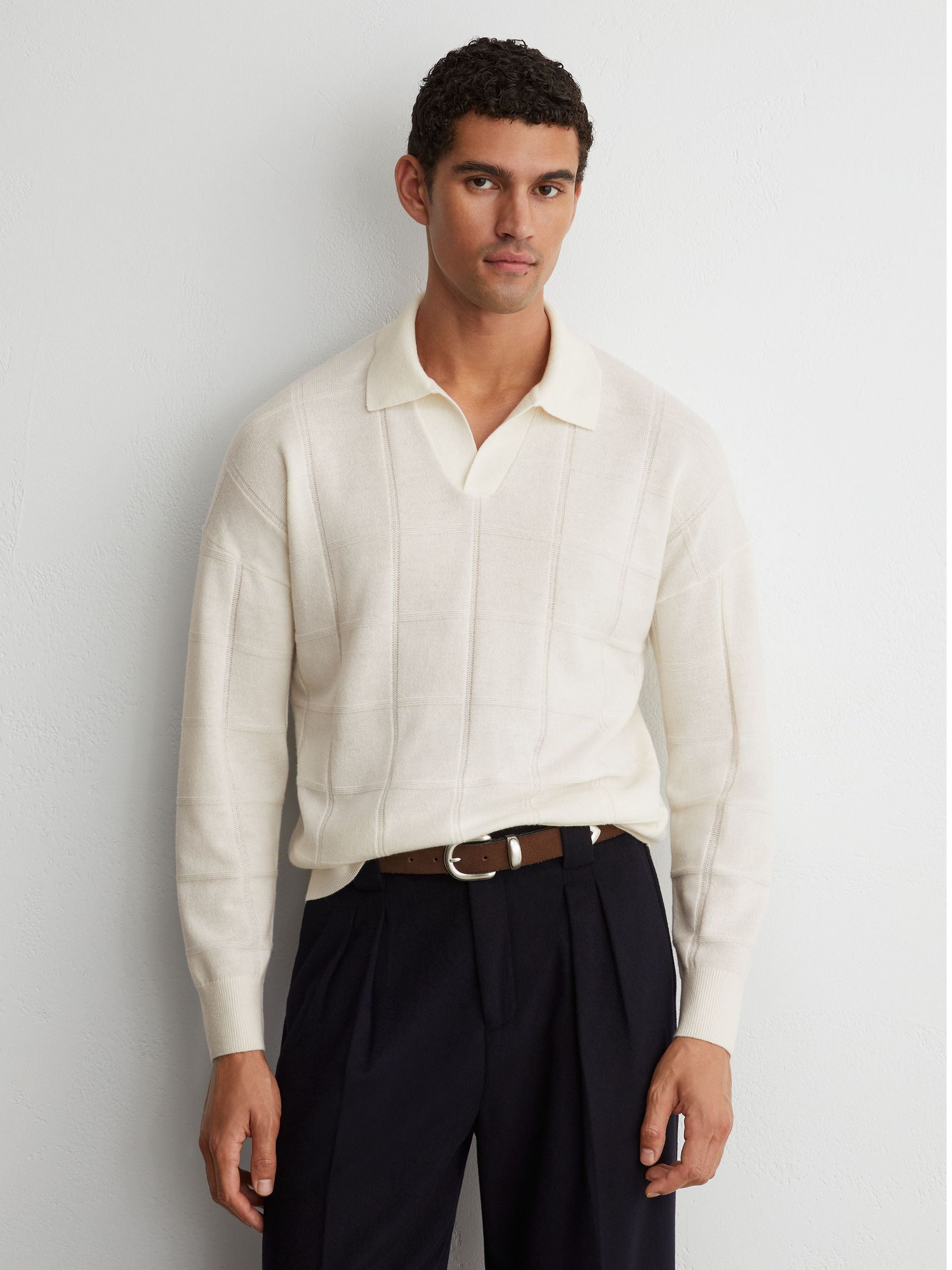 Wool Square-Textured Open-Collar Polo Jumper in White - 圖片 1/6