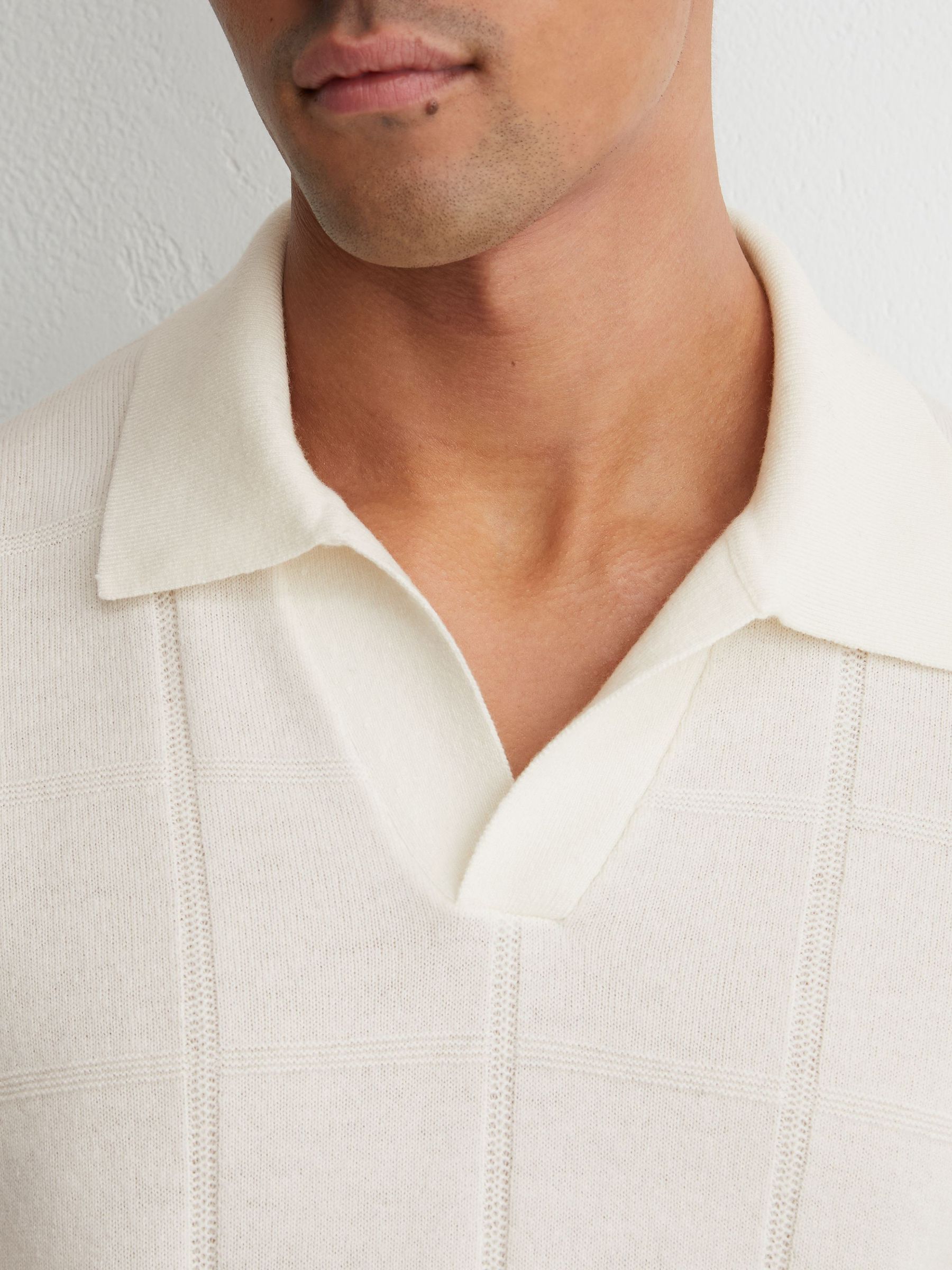 Wool Square-Textured Open-Collar Polo Jumper in White - 圖片 5/6