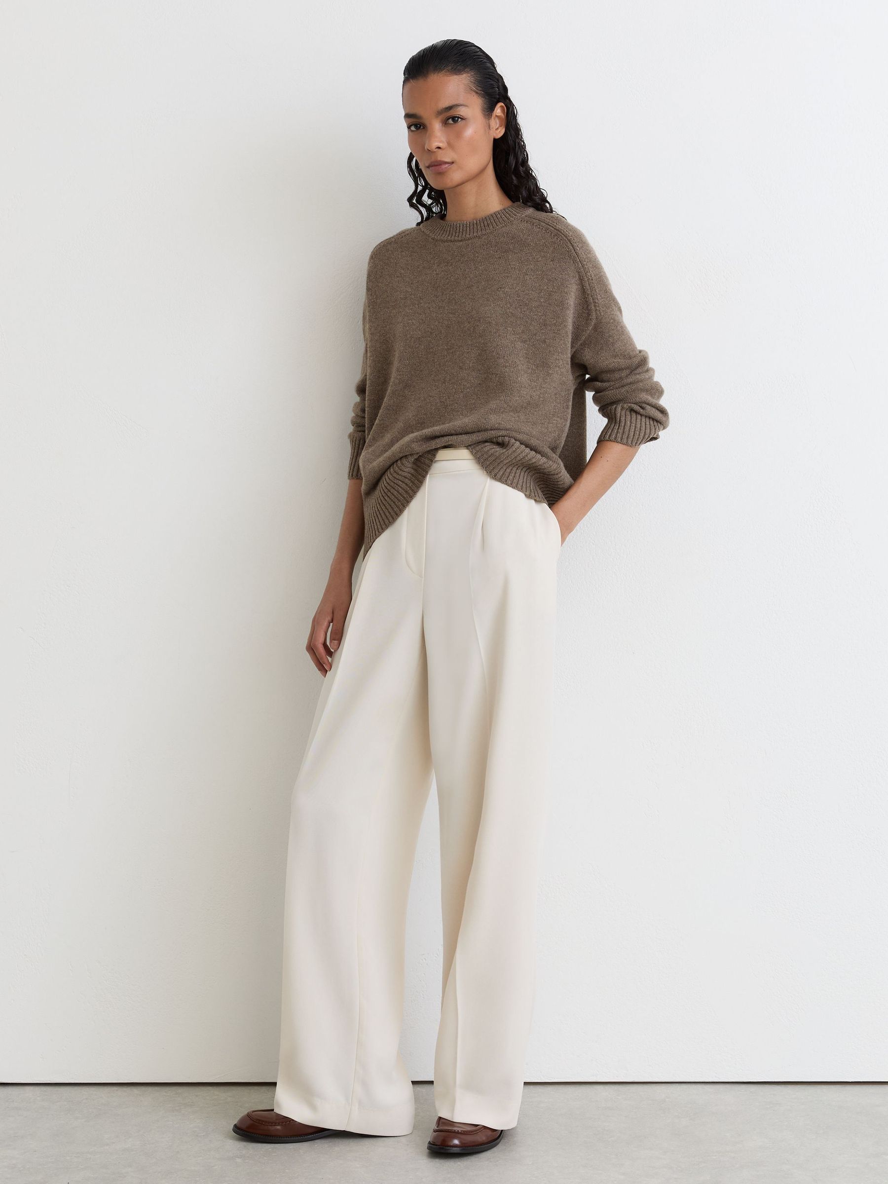 Wool-Cashmere Crew-Neck Raglan Jumper in Dark Neutral - Image 3 of 8
