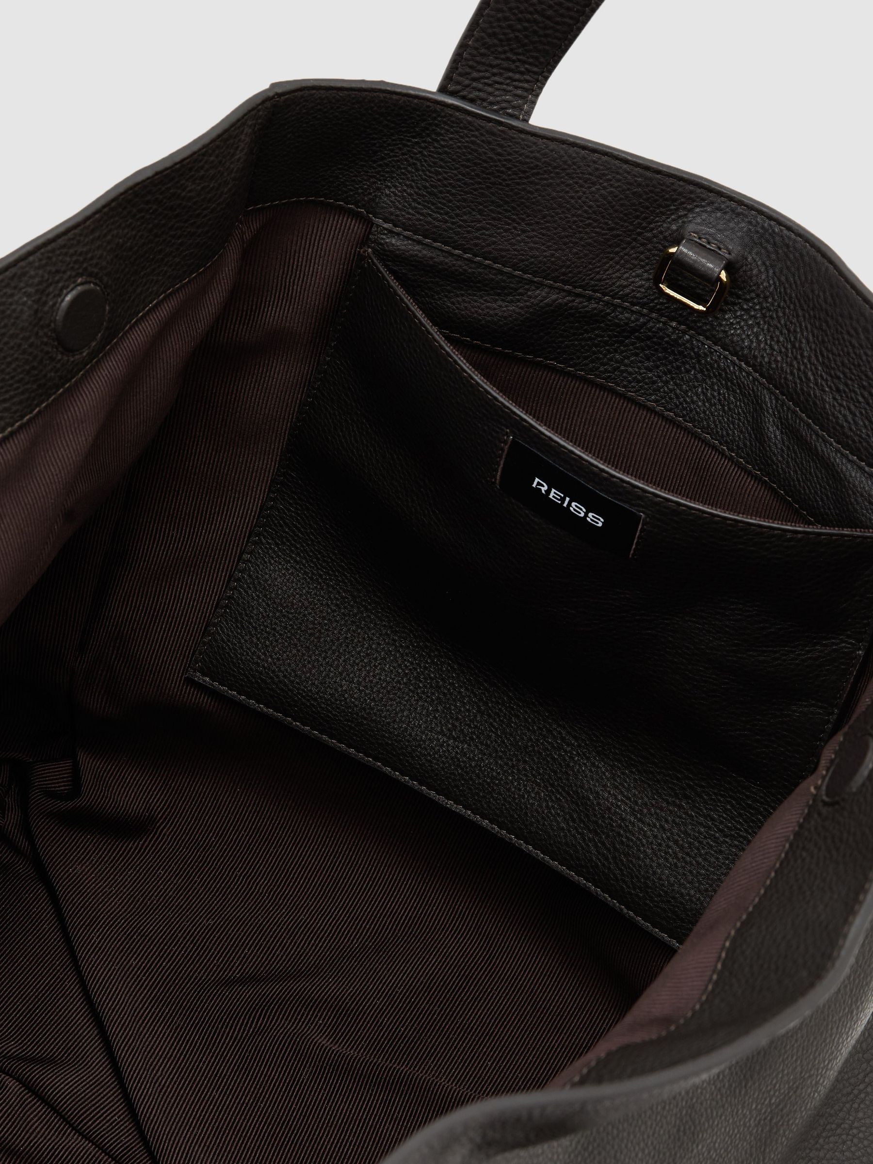Grained Leather Large Tote Bag in Dark Brown - Bild 4 von 6