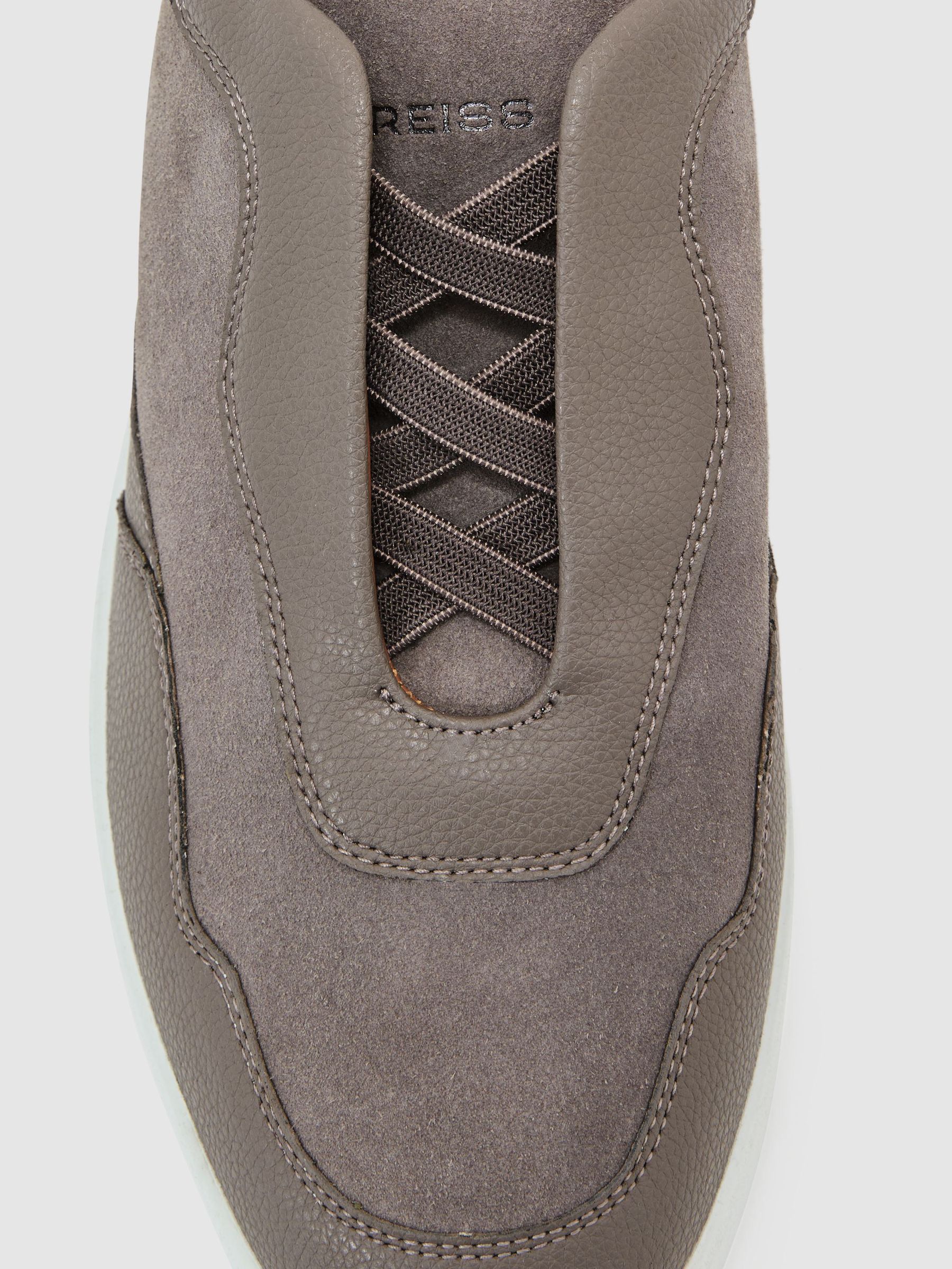 Sportschuh aus Leder und Wildleder mit elastischen Schnürsenkeln in Lavendelgrau - Bild 6 von 6