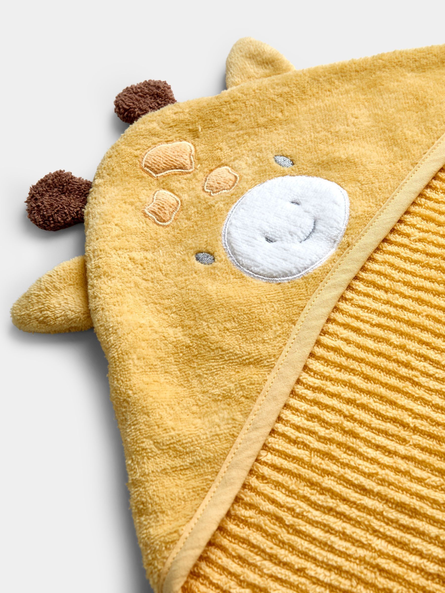 Yellow Giraffe Hooded Towel - Image 4 of 4 Yellow Giraffe Hooded Towel - Image 4 of 4