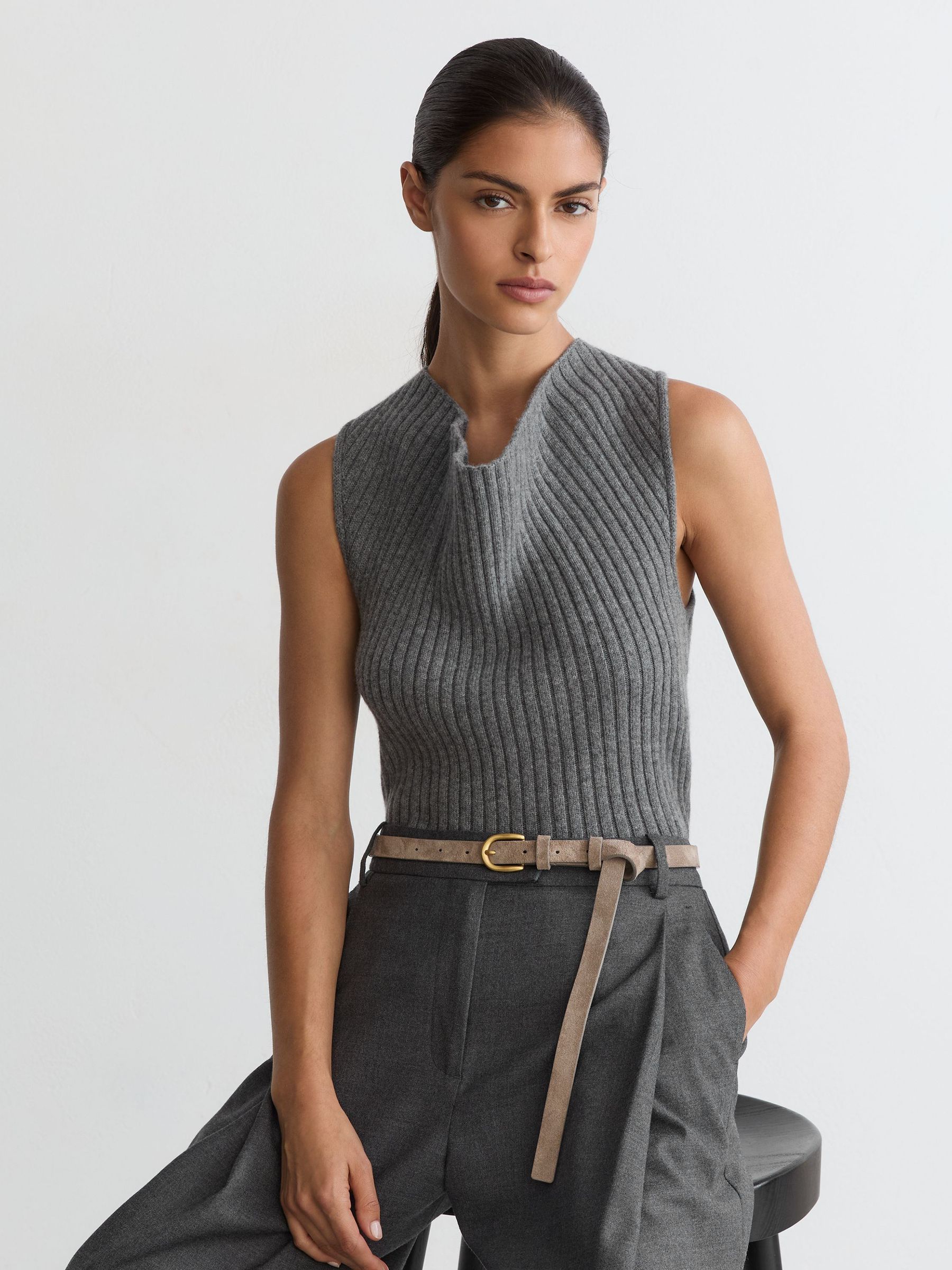 Reiss Maggie Wool-Blend Ribbed Cowl-Neck Vest with Cashmere - صورة 1 من 6