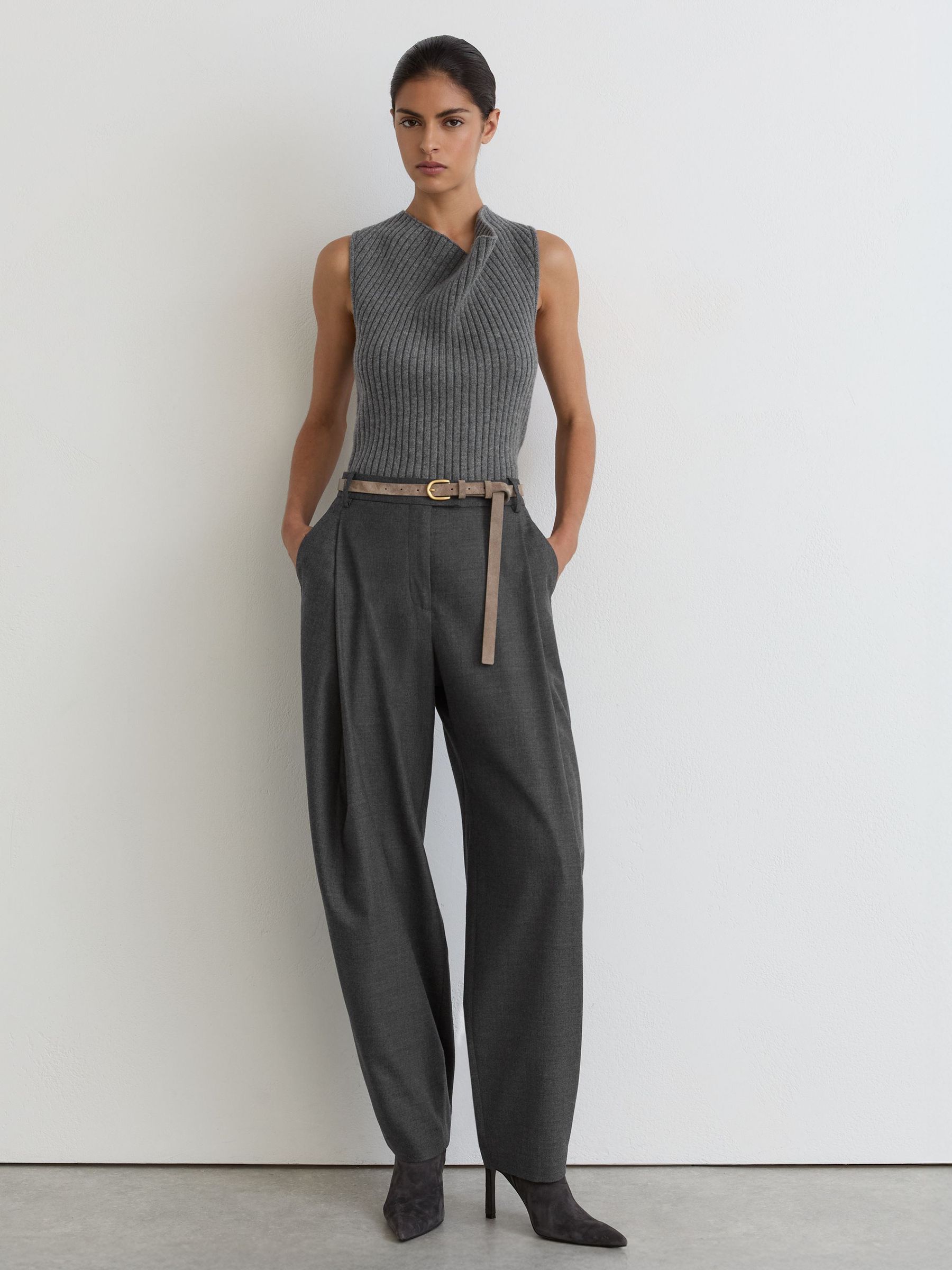 Reiss Maggie Wool-Blend Ribbed Cowl-Neck Vest with Cashmere - صورة 3 من 6