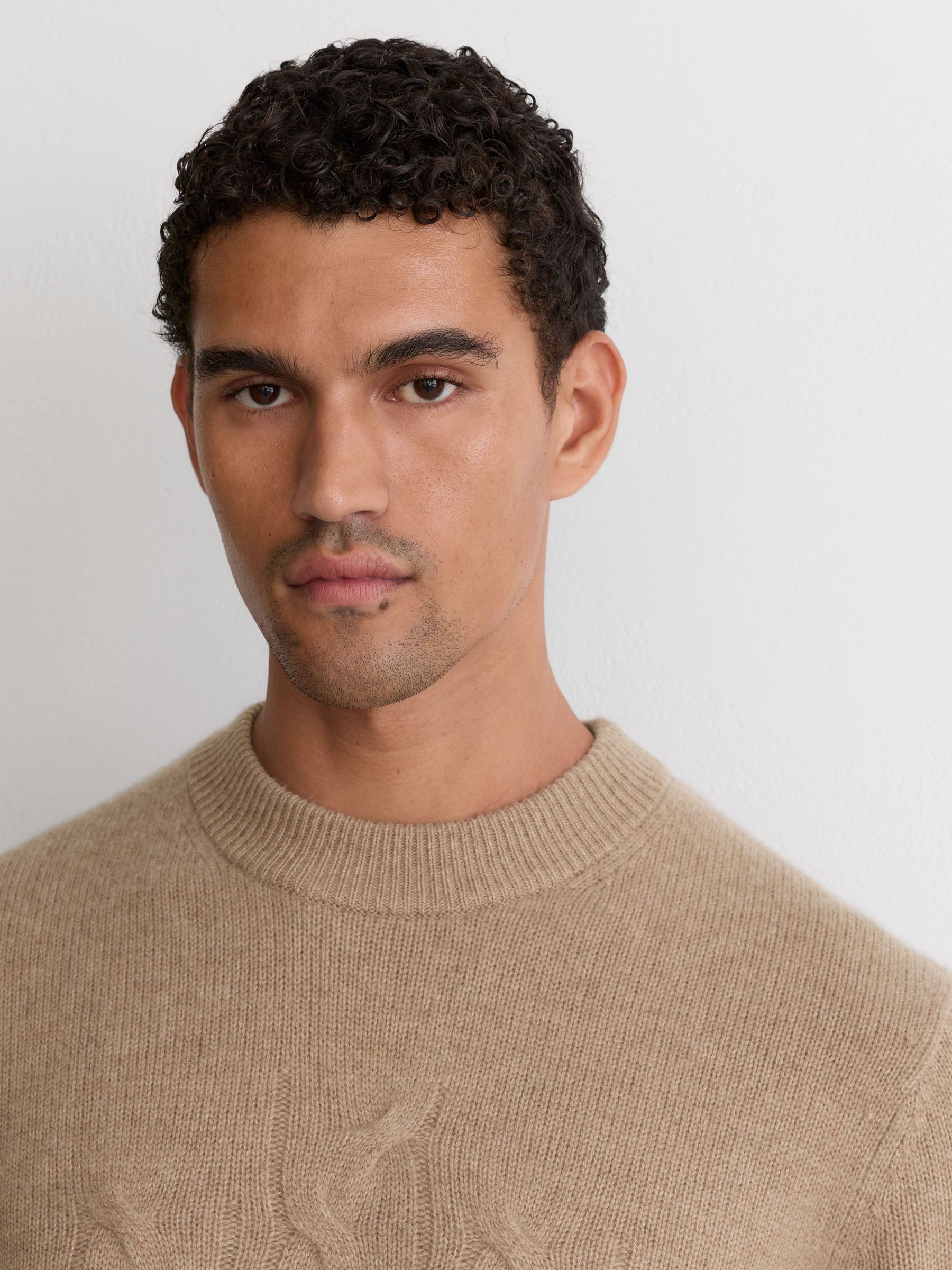 100% Cashmere Cable Knit-Detail Jumper in Camel - Image 4 of 8