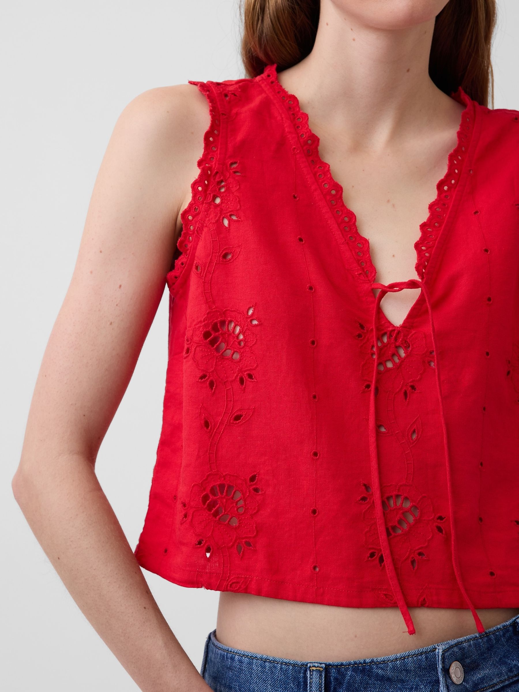 Red Linen-Blend Embroidered Crop Shell Vest - Image 4 of 4