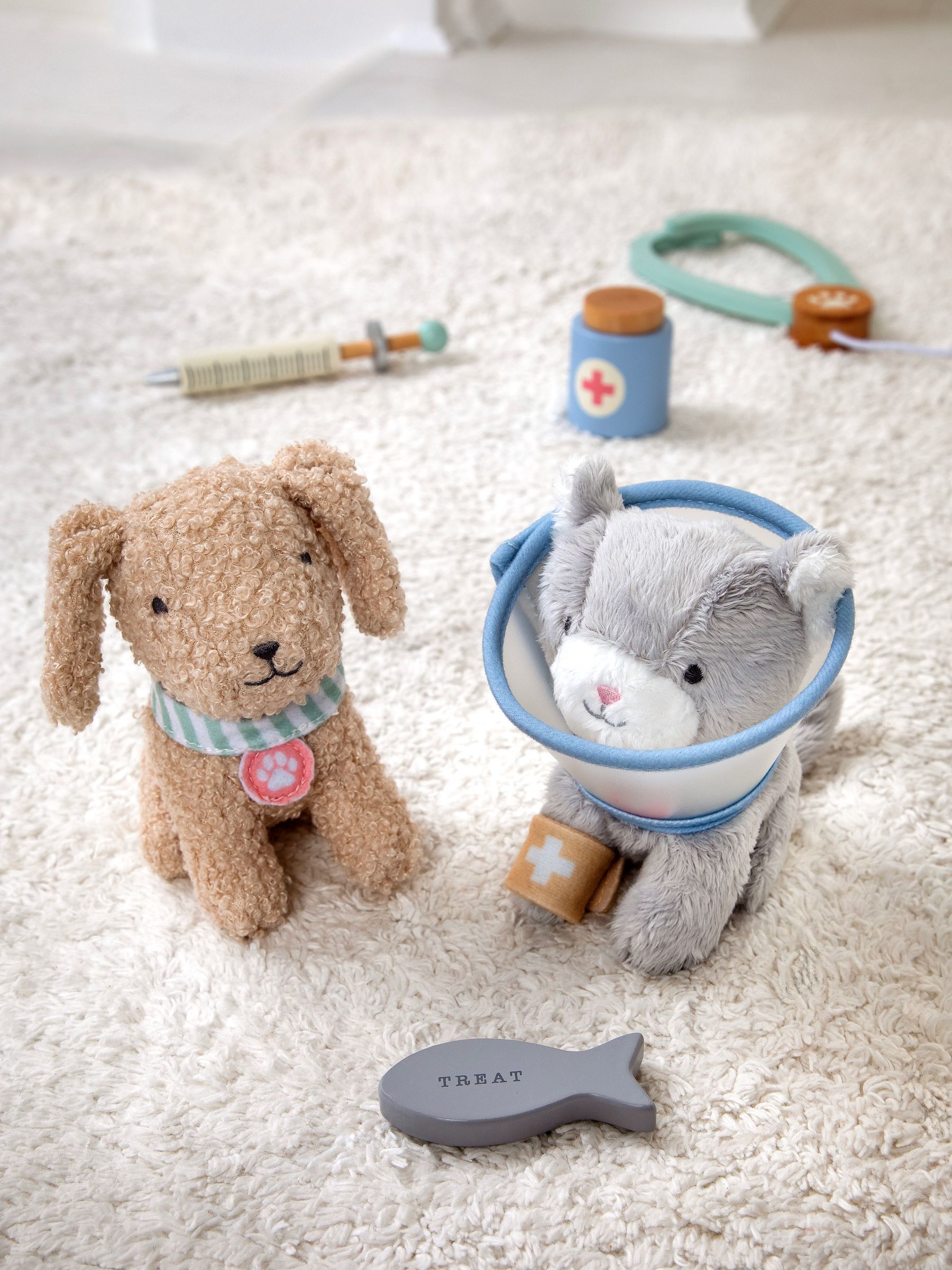Vet Accessories Playset - Image 4 of 4
