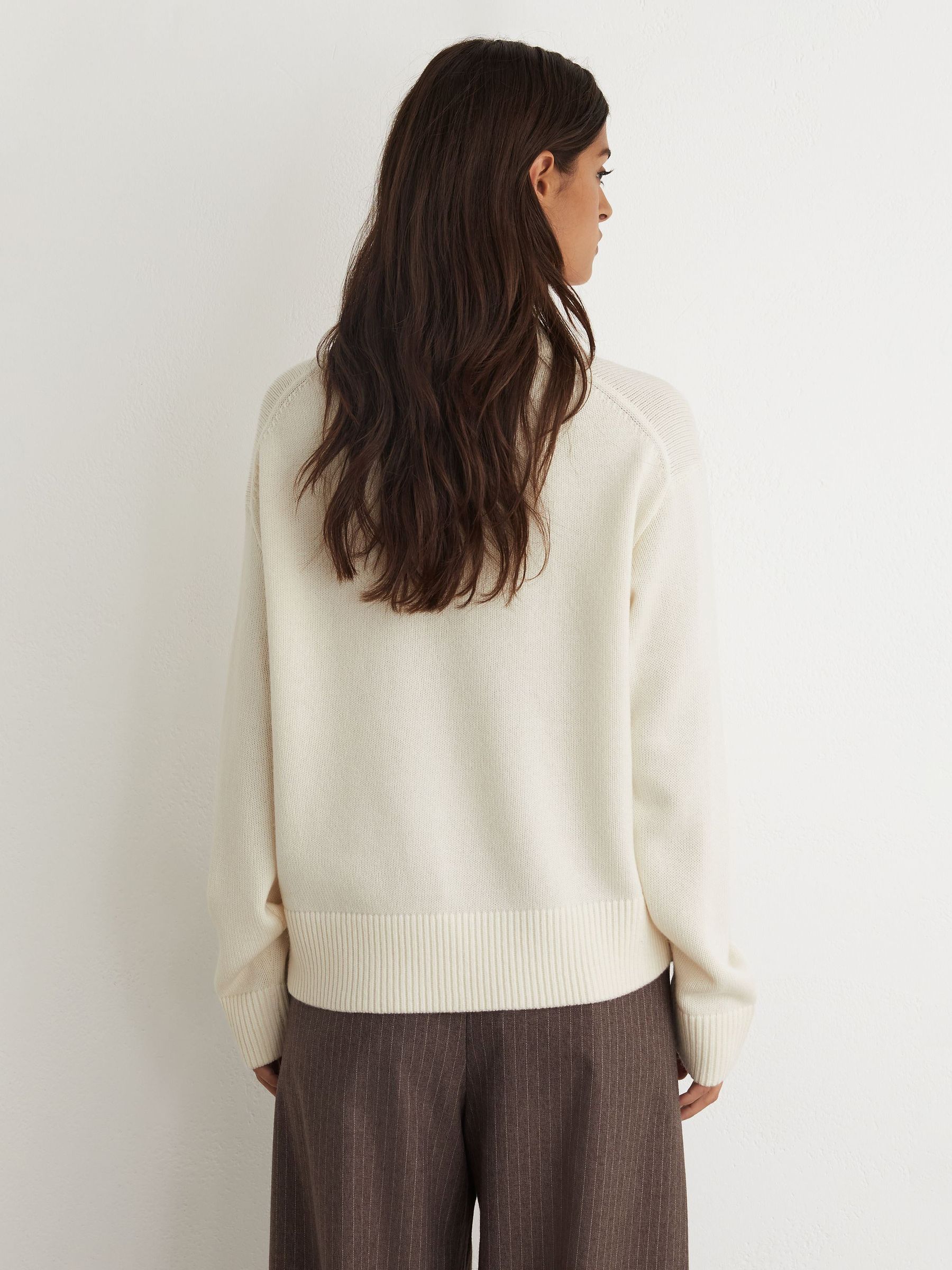 Petite Wool-Cashmere V-Neck Jumper in Ivory - Image 5 of 7