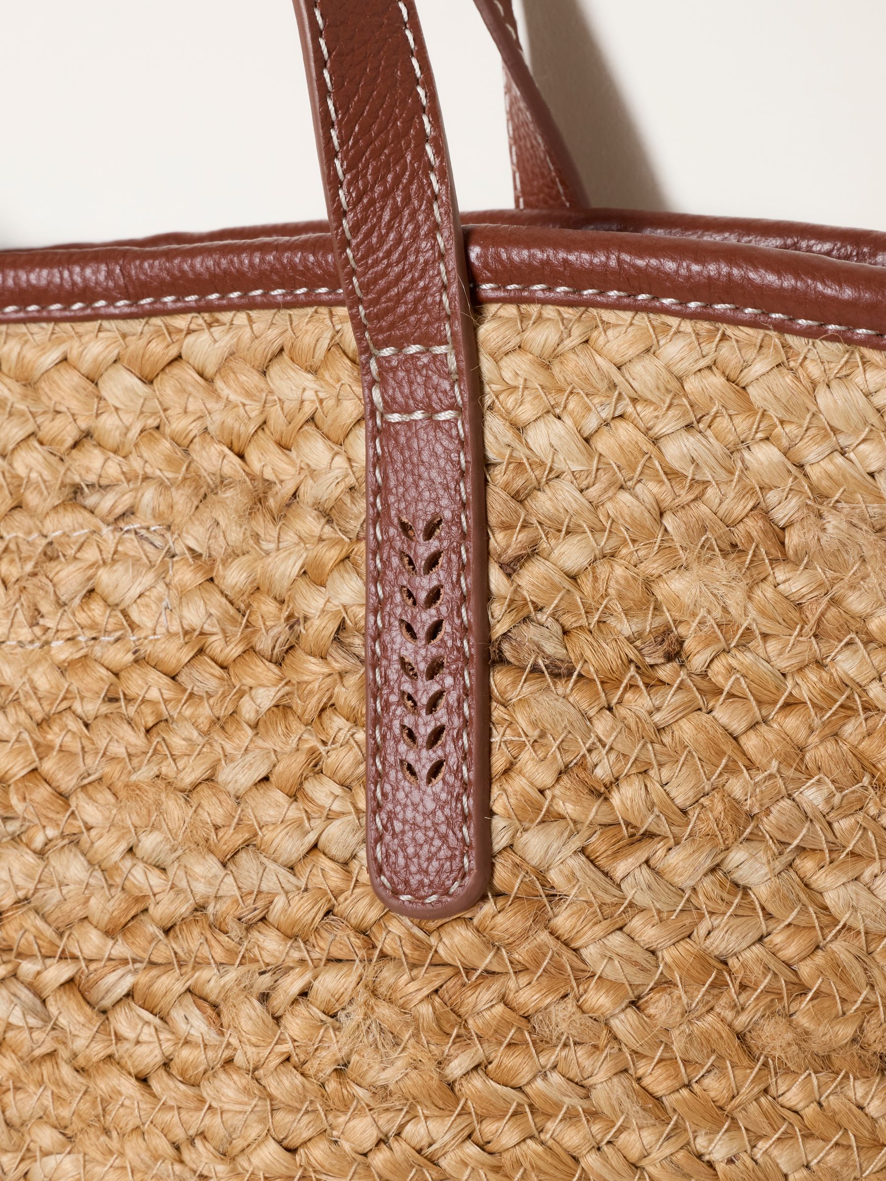 Natural Raffia Bag - Image 5 of 5 Natural Raffia Bag - Image 5 of 5