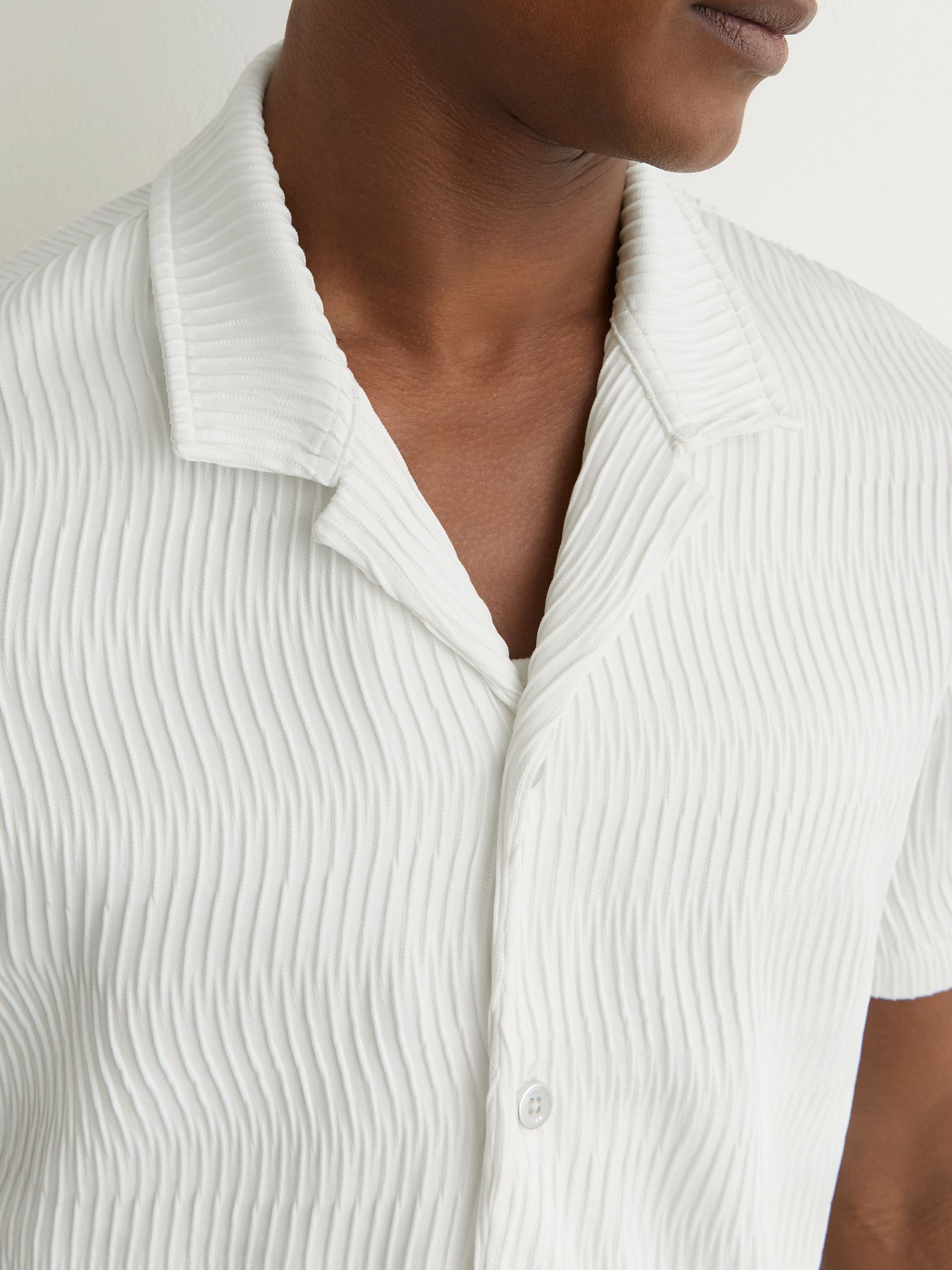 Textured-Wave Cuban-Collar Shirt in White - image 3