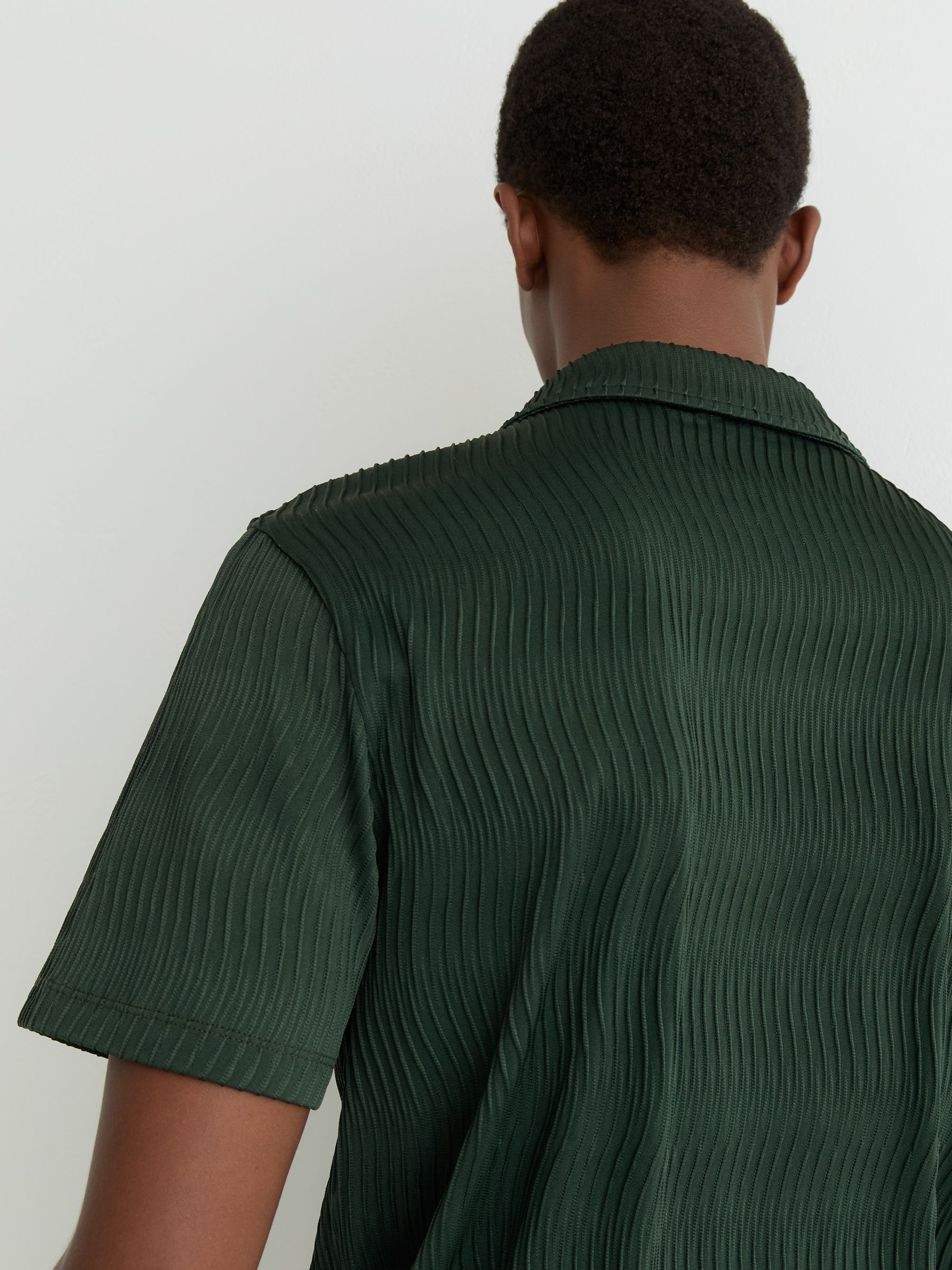 Textured-Wave Cuban-Collar Shirt in Emerald Green - Image 3 of 6